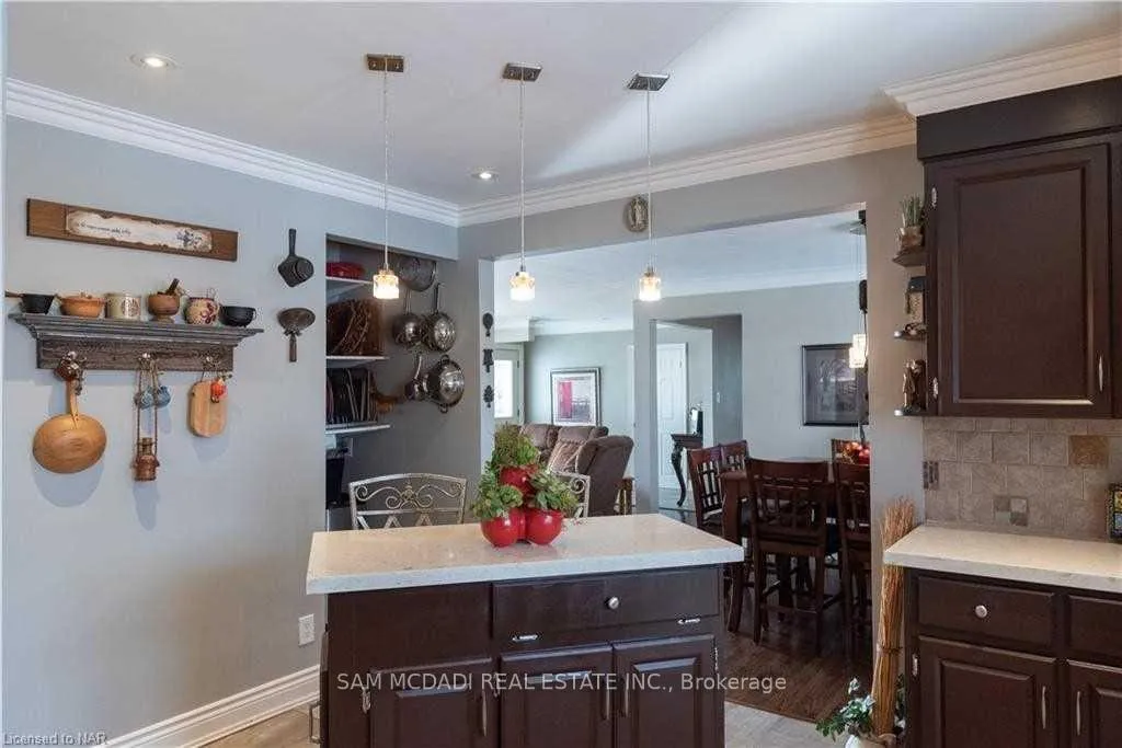 Photo 12 of Unit Upper, 7003 Ann Street, Niagara Falls, Arad/Fallsview — HOMEH