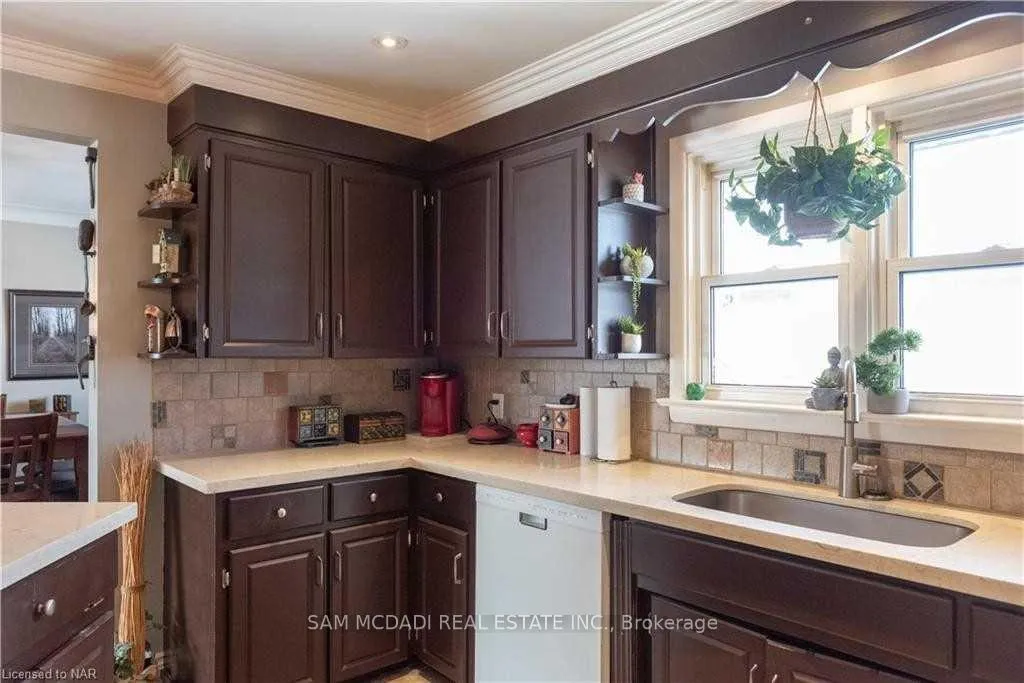 Photo 13 of Unit Upper, 7003 Ann Street, Niagara Falls, Arad/Fallsview — HOMEH