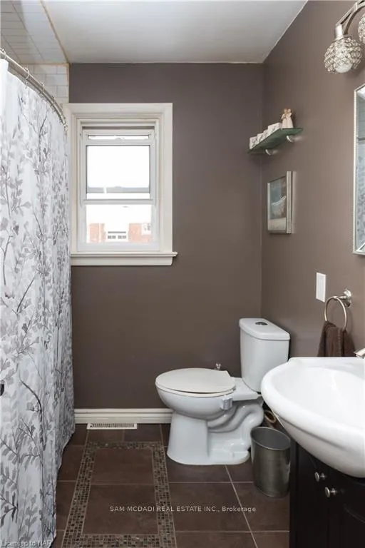 Photo 17 of Unit Upper, 7003 Ann Street, Niagara Falls, Arad/Fallsview — HOMEH