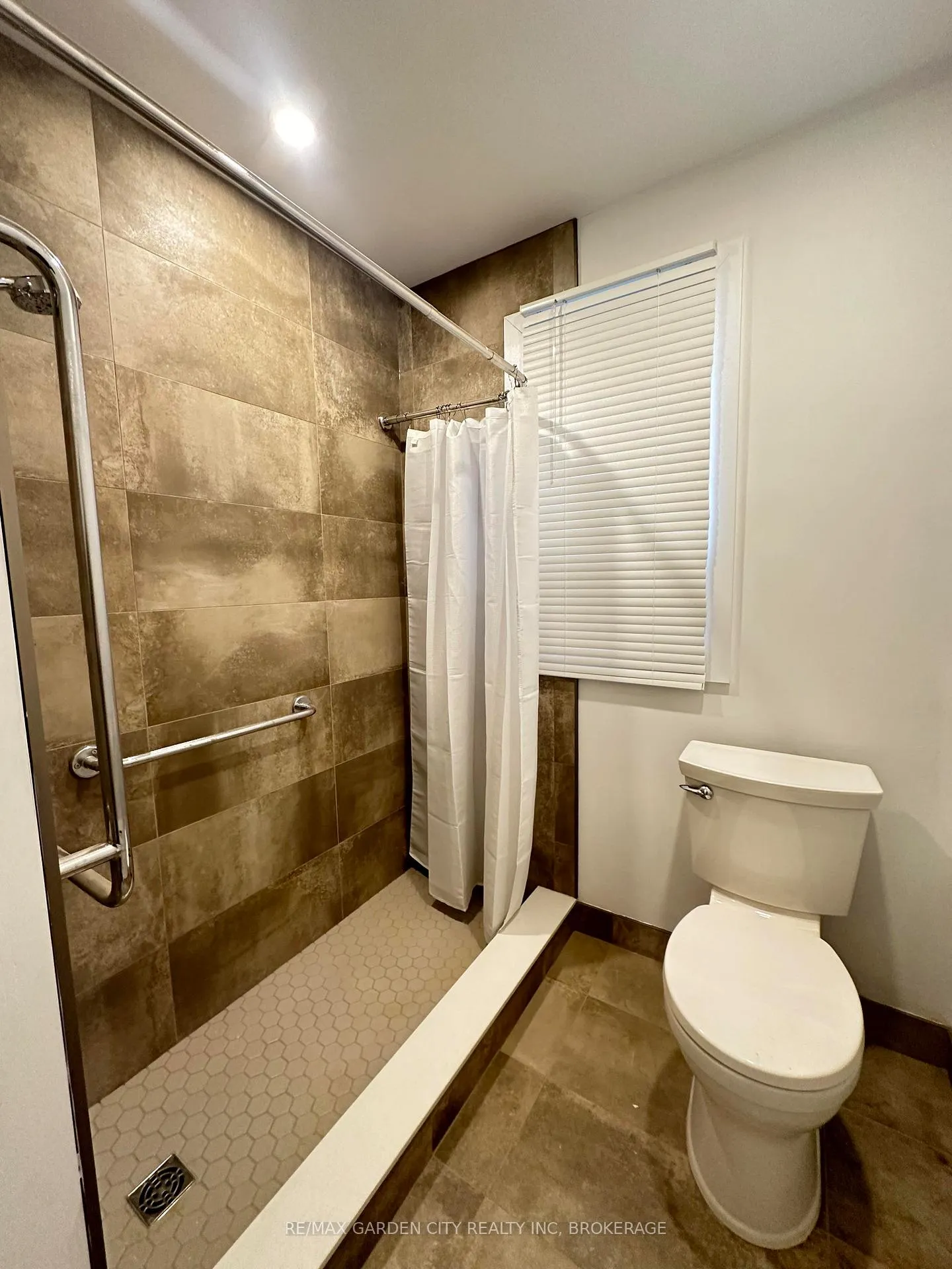 Photo 13 of Unit 1, 6688 Bellevue Street, Niagara Falls, Morrison — HOMEH