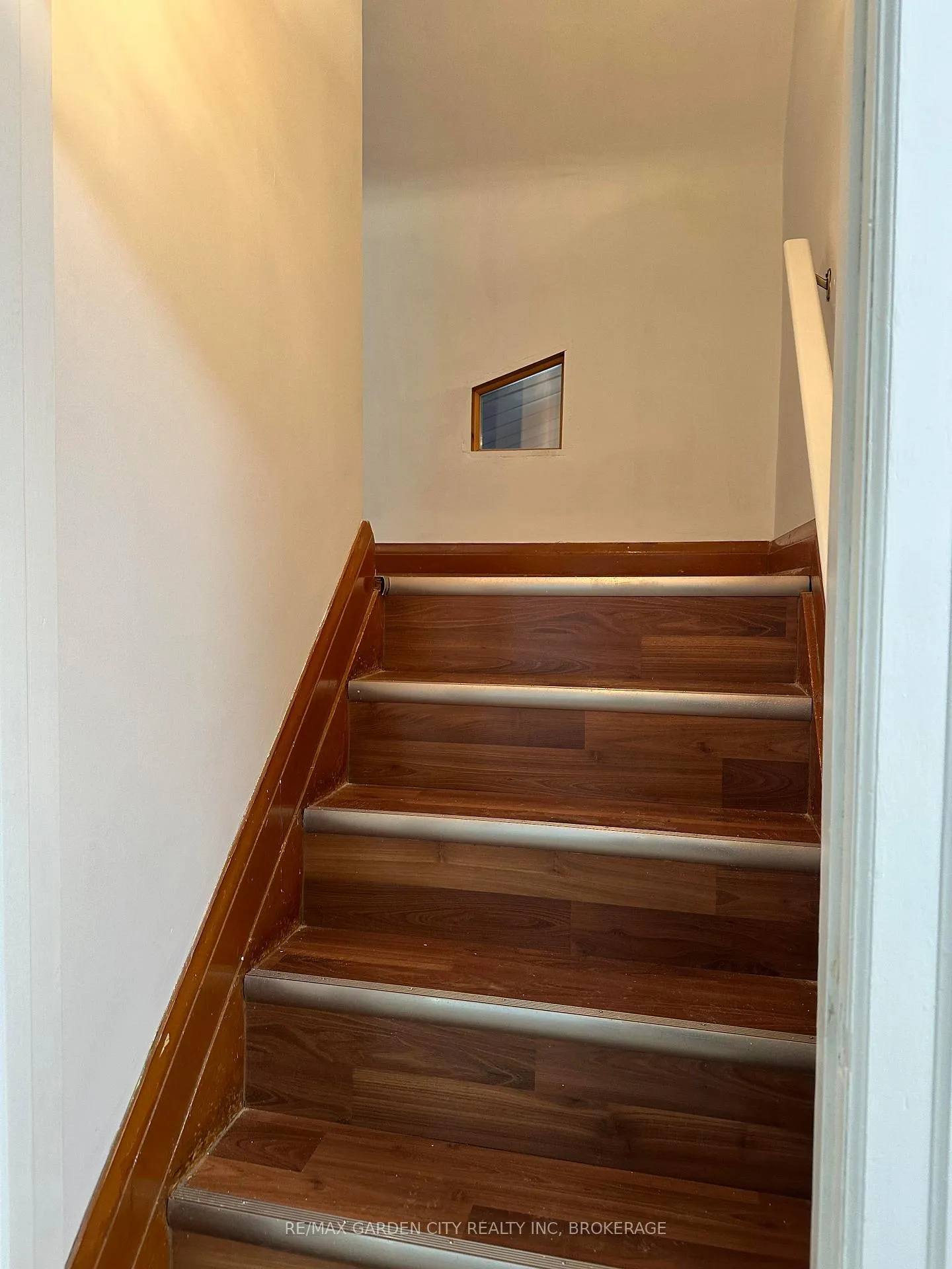 Photo 15 of Unit 1, 6688 Bellevue Street, Niagara Falls, Morrison — HOMEH