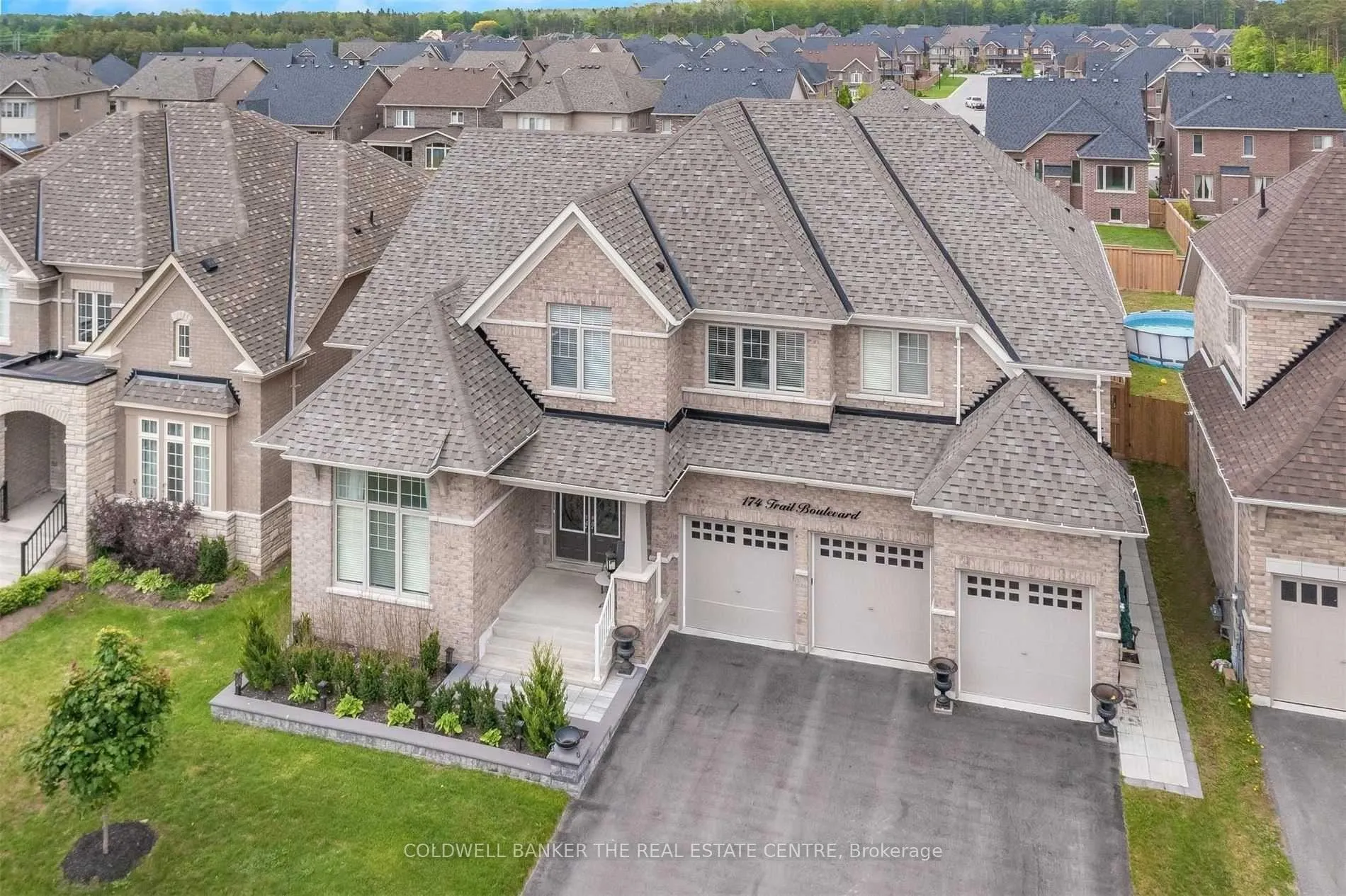 Photo 1 of 174 Trail Boulevard, Springwater, Centre Vespra — HOMEH