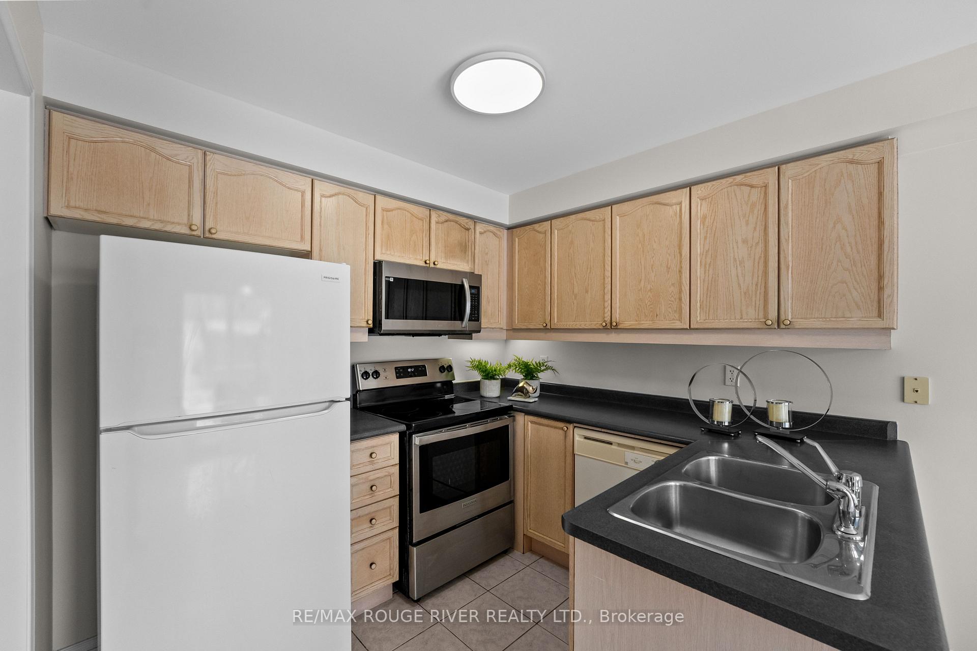 Photo 5 of 26 Carpendale Crescent, Ajax, Northeast Ajax — HOMEH