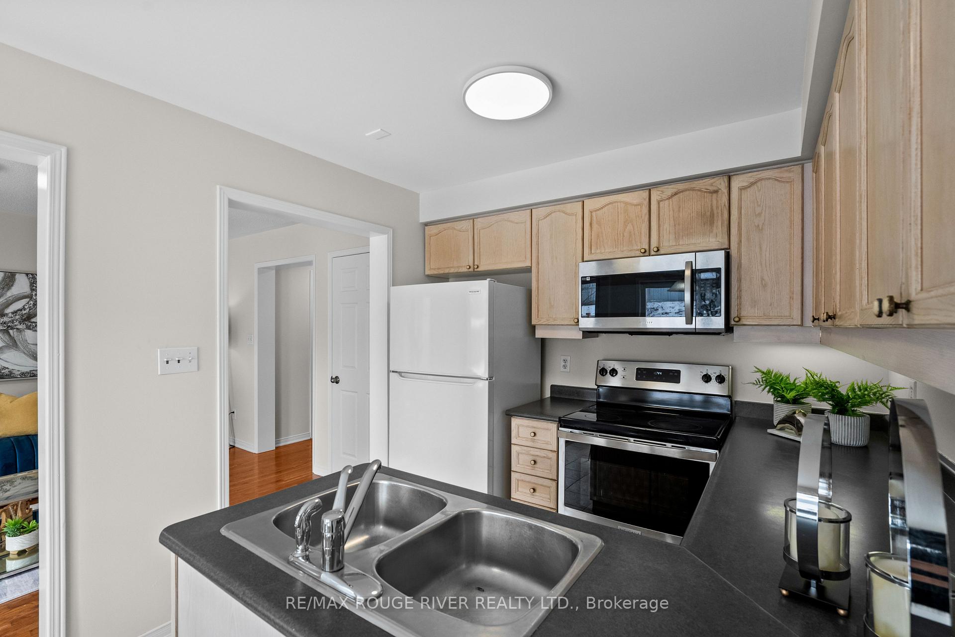 Photo 6 of 26 Carpendale Crescent, Ajax, Northeast Ajax — HOMEH