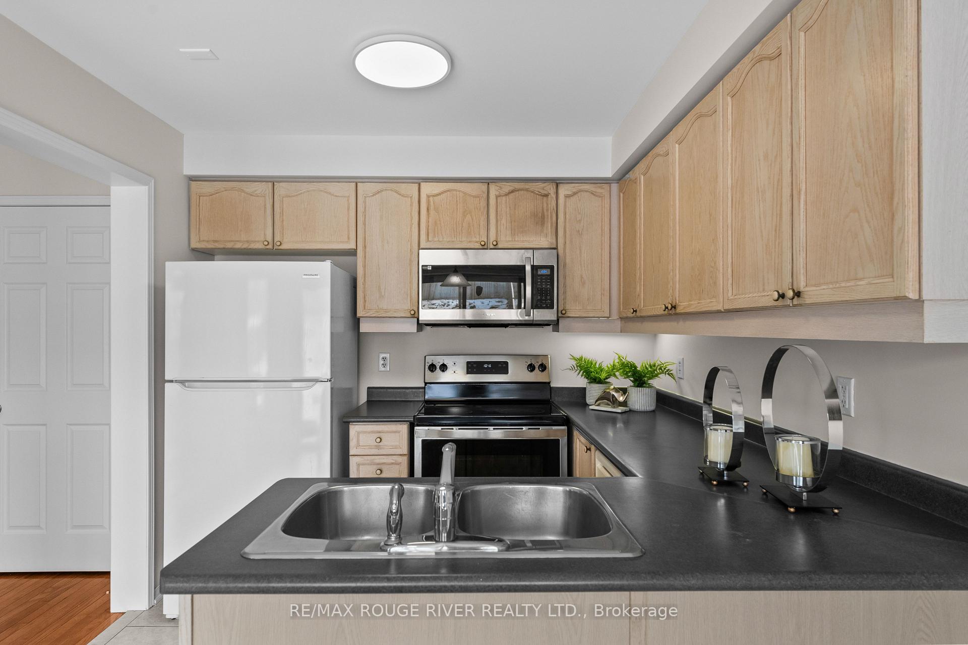 Photo 8 of 26 Carpendale Crescent, Ajax, Northeast Ajax — HOMEH