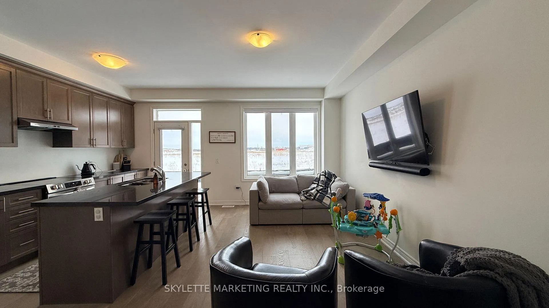 Photo 7 of 83 Picardy Drive, Hamilton, Stoney Creek Mountain — HOMEH