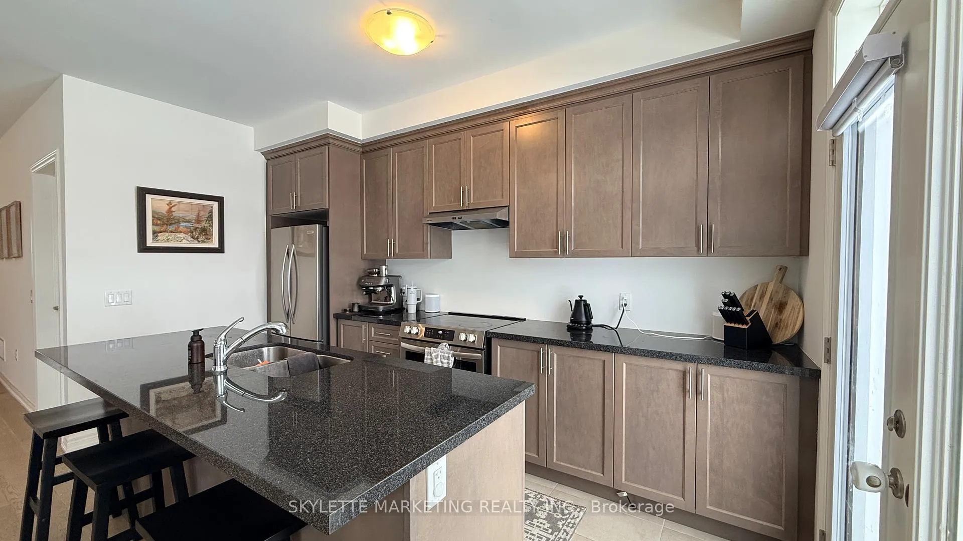 Photo 10 of 83 Picardy Drive, Hamilton, Stoney Creek Mountain — HOMEH
