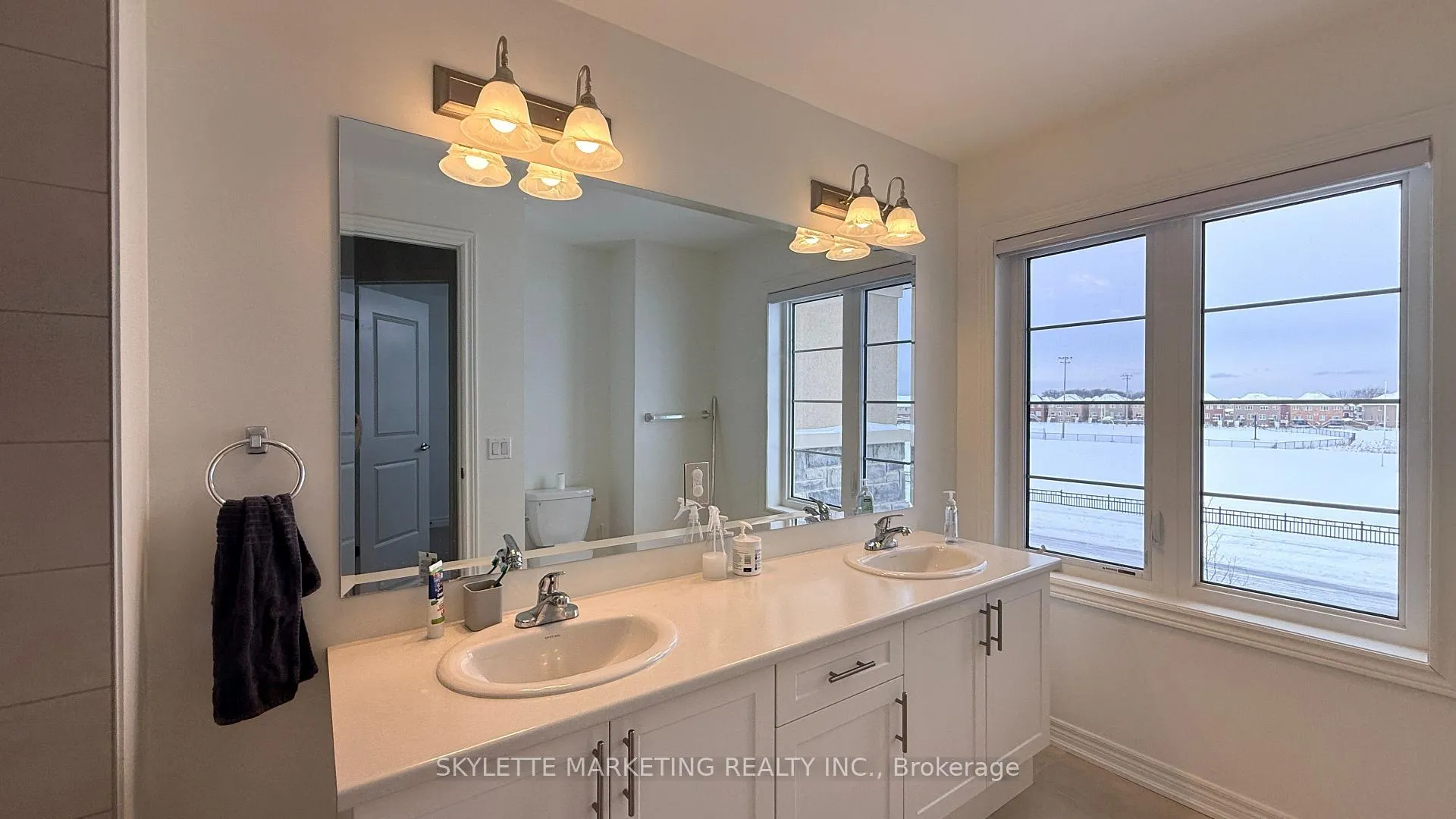 Photo 20 of 83 Picardy Drive, Hamilton, Stoney Creek Mountain — HOMEH