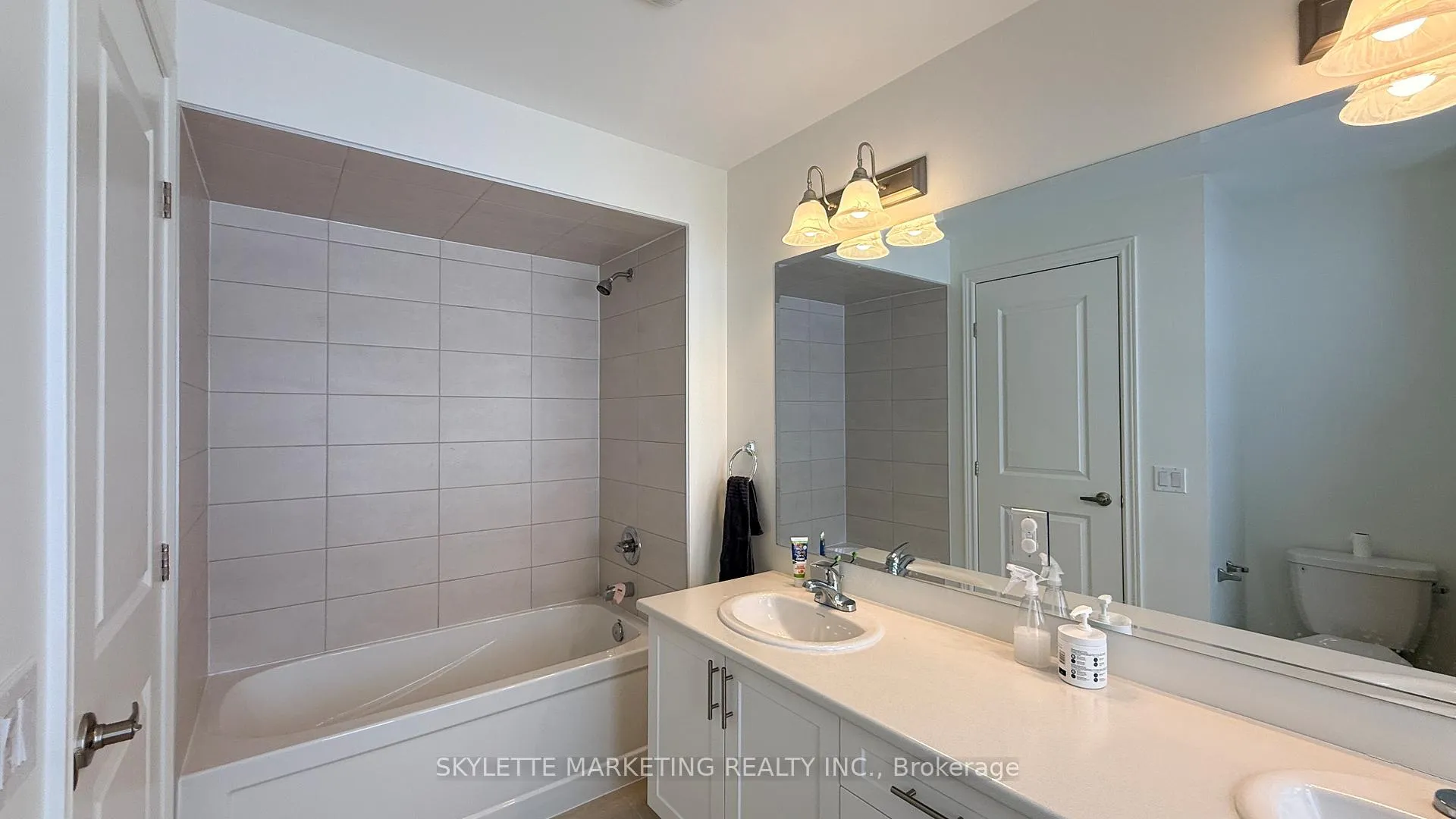 Photo 21 of 83 Picardy Drive, Hamilton, Stoney Creek Mountain — HOMEH