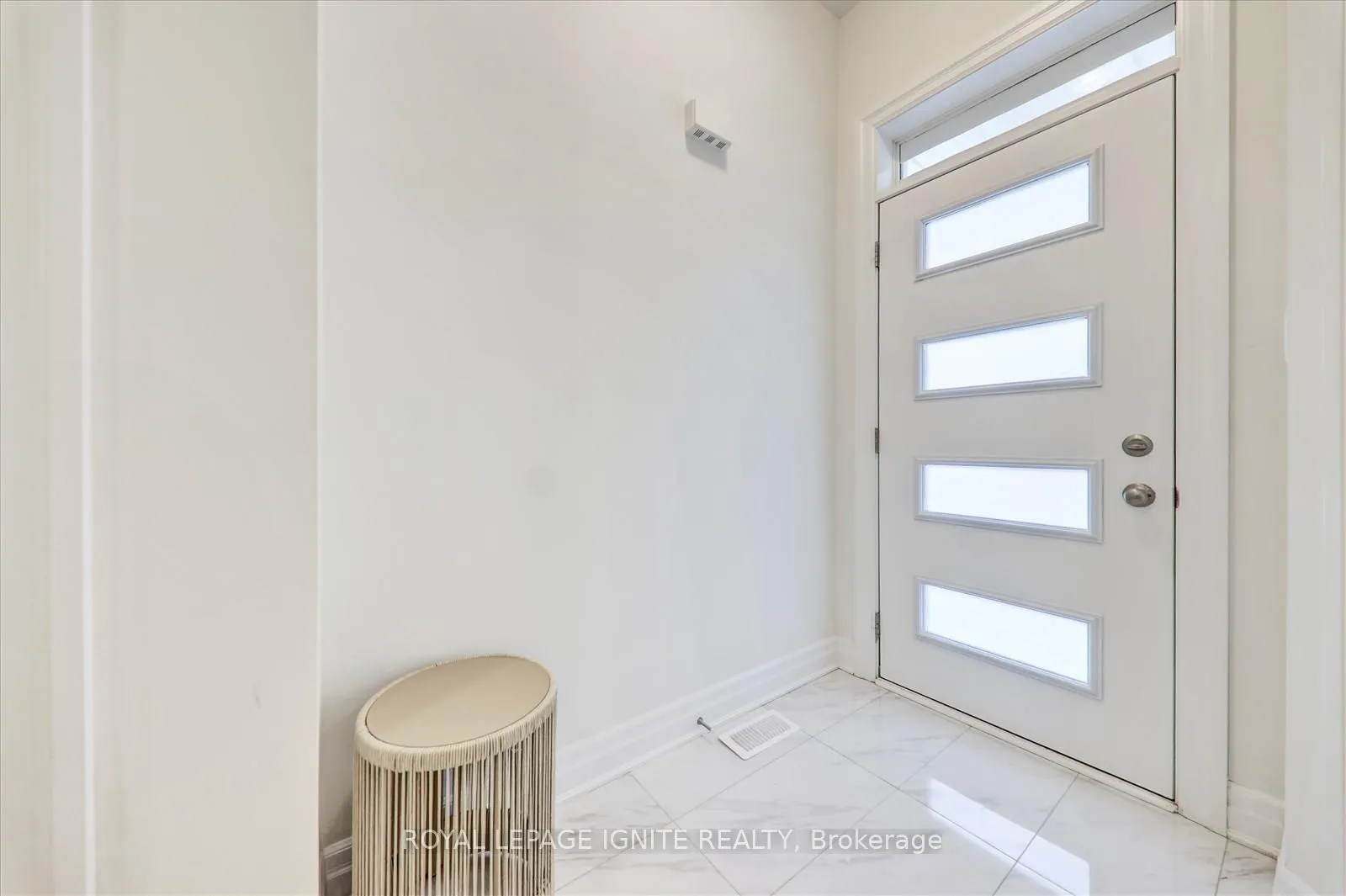 Photo 8 of 1405 Longspur Trail, Pickering, Rural Pickering — HOMEH