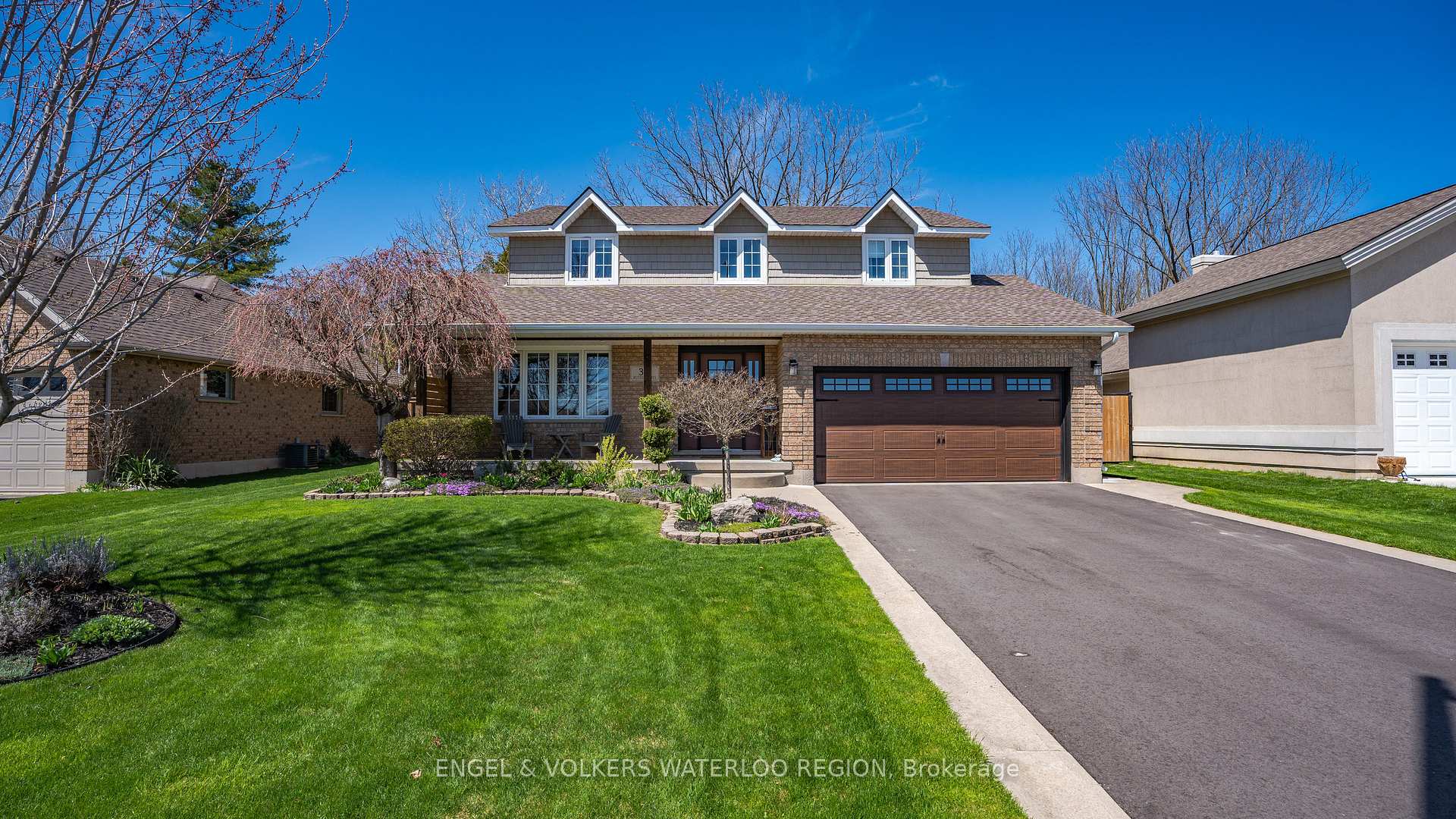Photo 1 of 37 Russell Crescent, Brant, South Dumfries — HOMEH