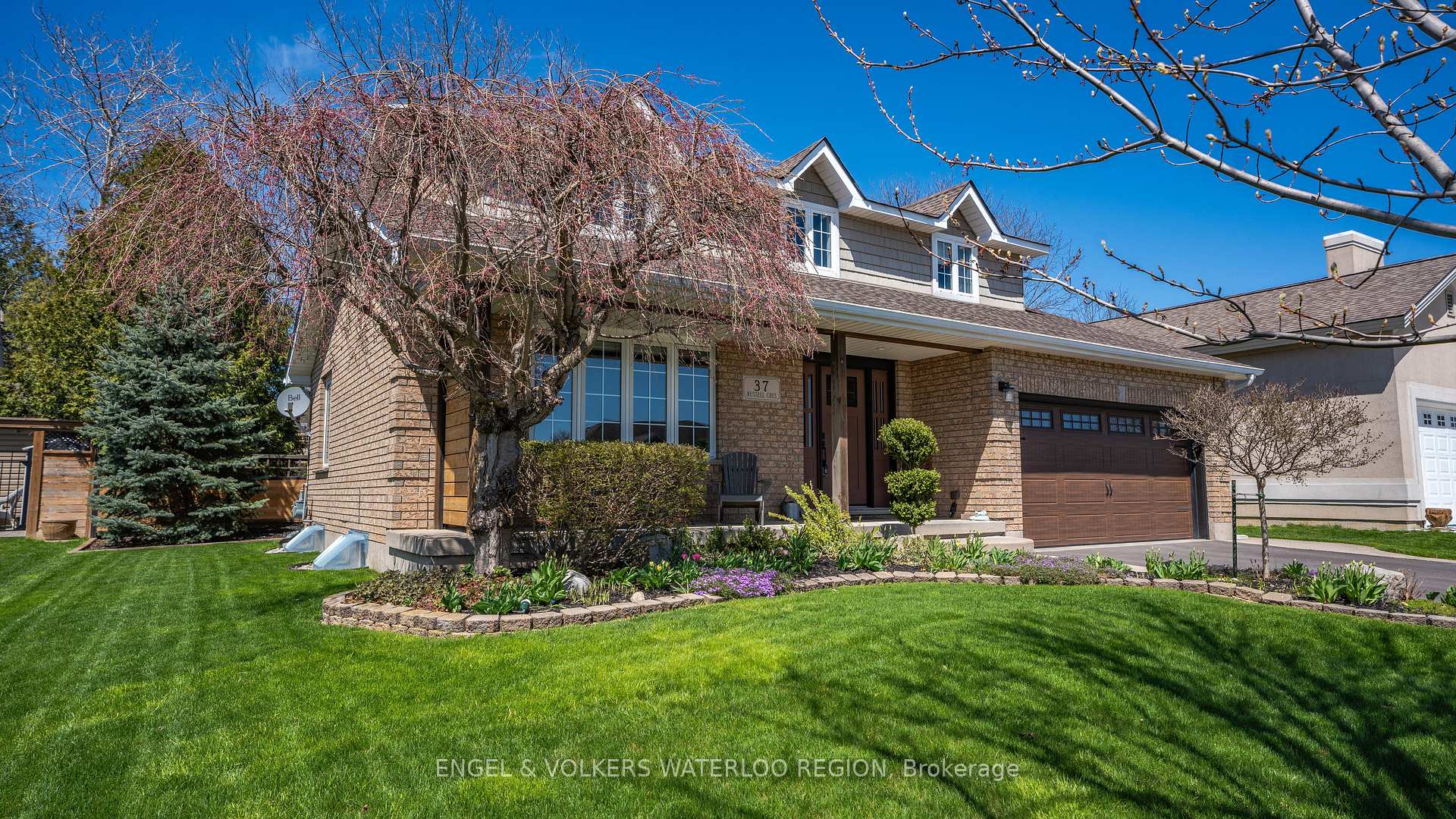 Photo 3 of 37 Russell Crescent, Brant, South Dumfries — HOMEH