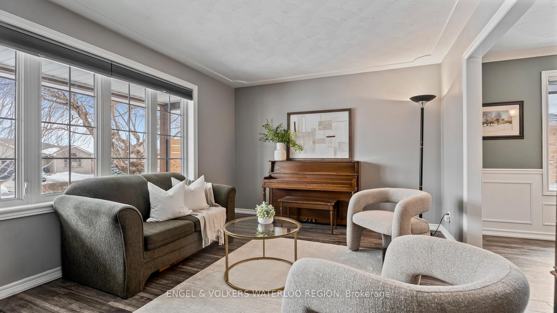 Photo 7 of 37 Russell Crescent, Brant, South Dumfries — HOMEH