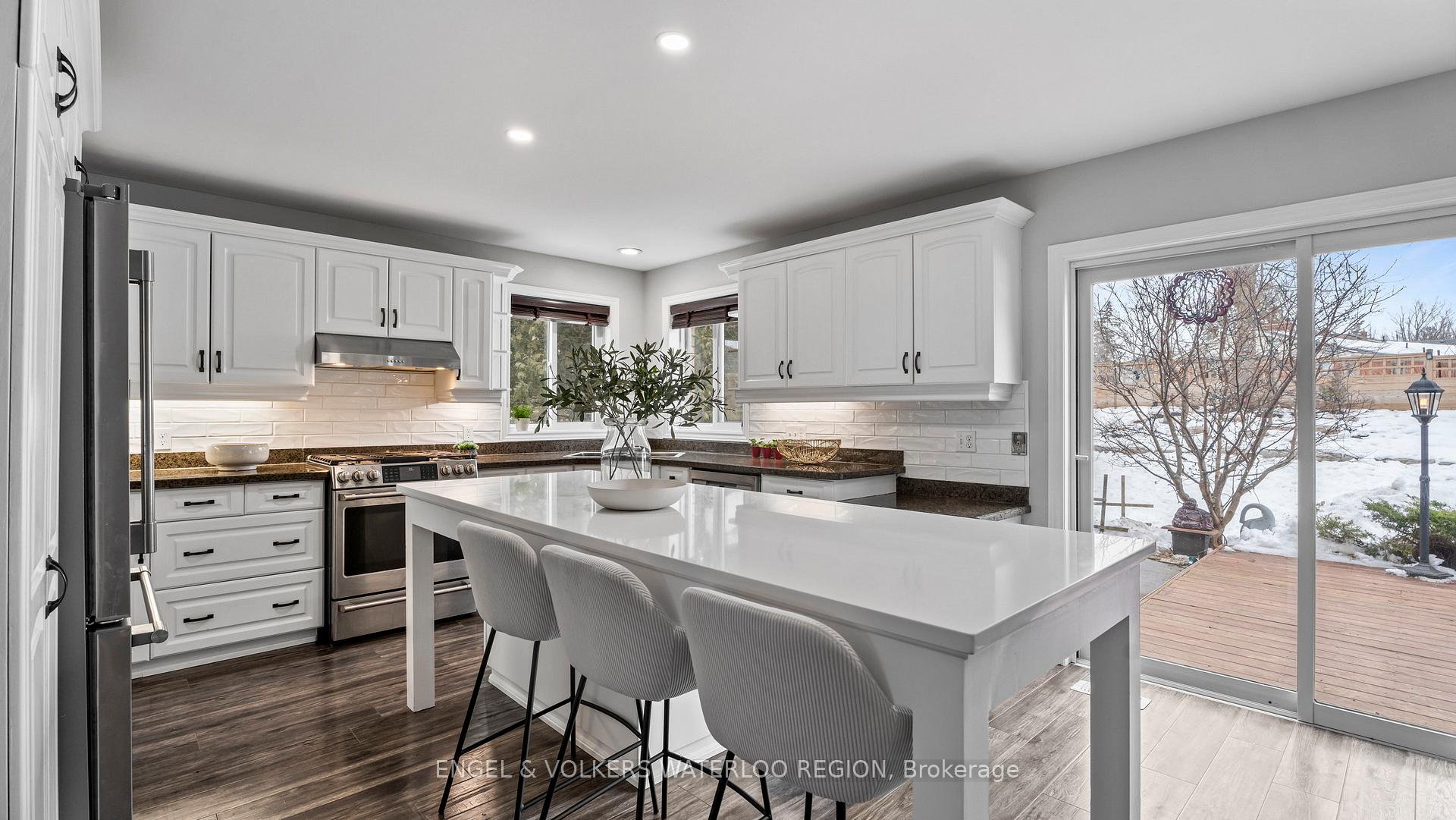 Photo 13 of 37 Russell Crescent, Brant, South Dumfries — HOMEH
