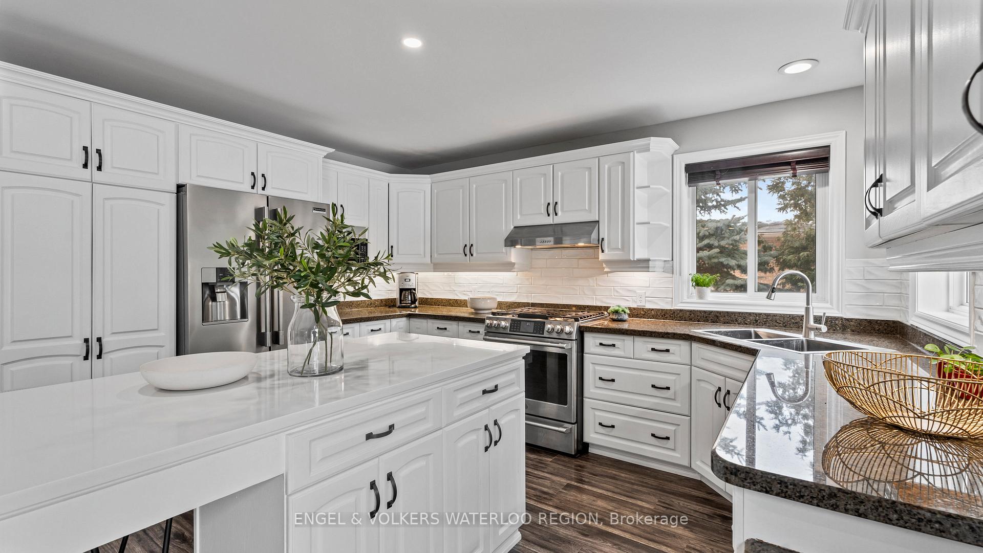 Photo 16 of 37 Russell Crescent, Brant, South Dumfries — HOMEH