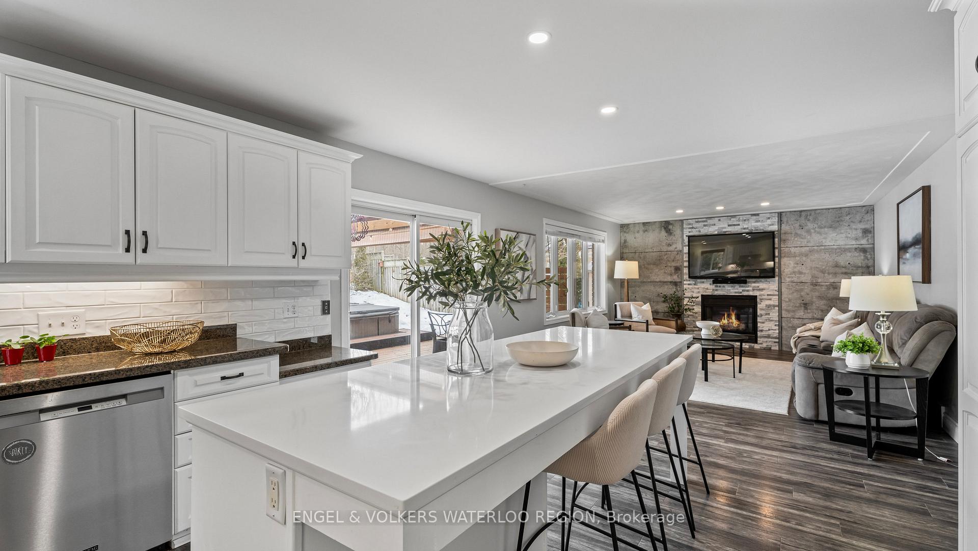 Photo 17 of 37 Russell Crescent, Brant, South Dumfries — HOMEH