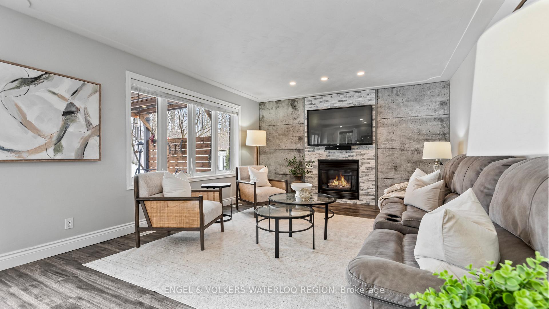 Photo 18 of 37 Russell Crescent, Brant, South Dumfries — HOMEH