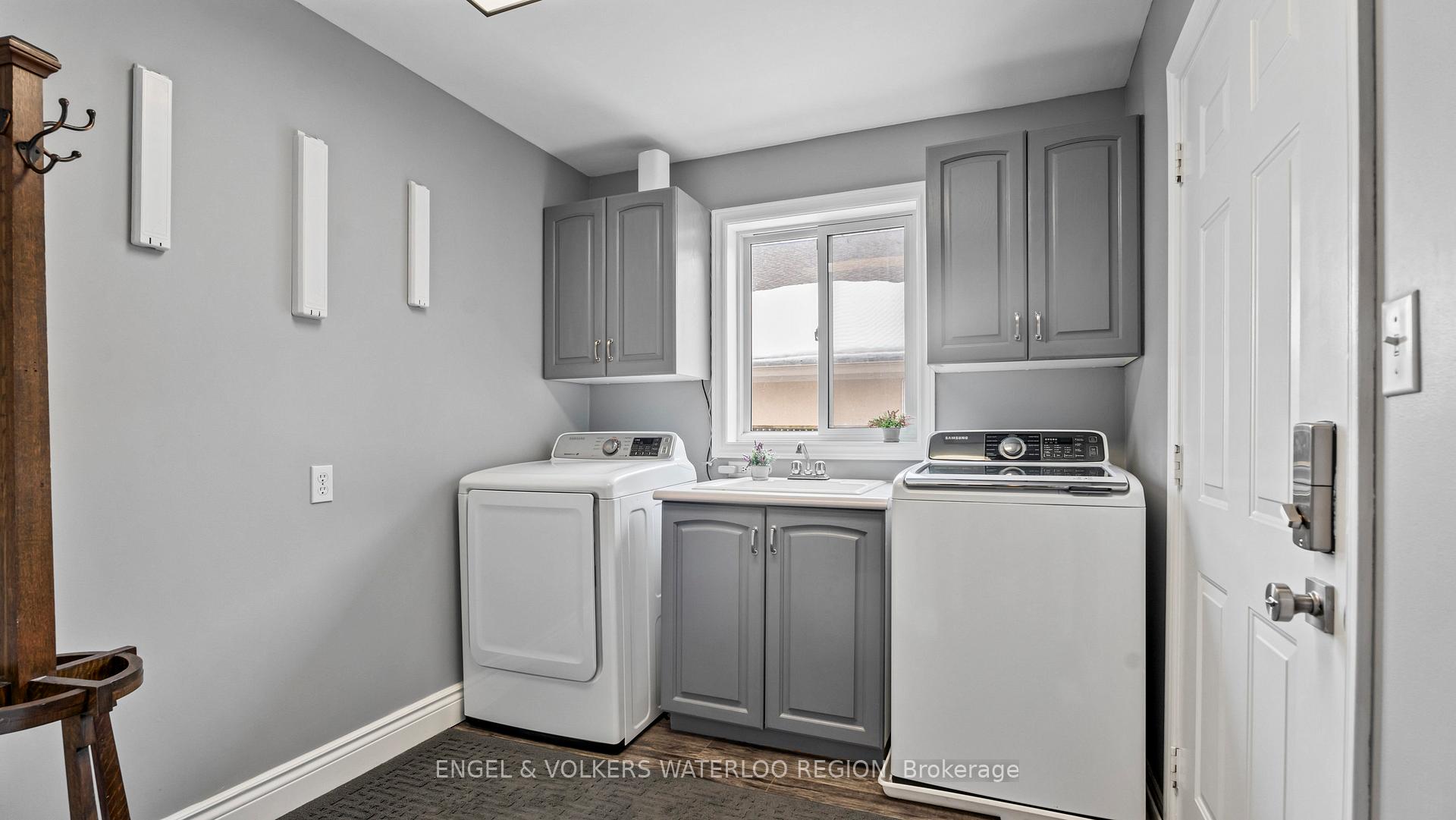 Photo 22 of 37 Russell Crescent, Brant, South Dumfries — HOMEH