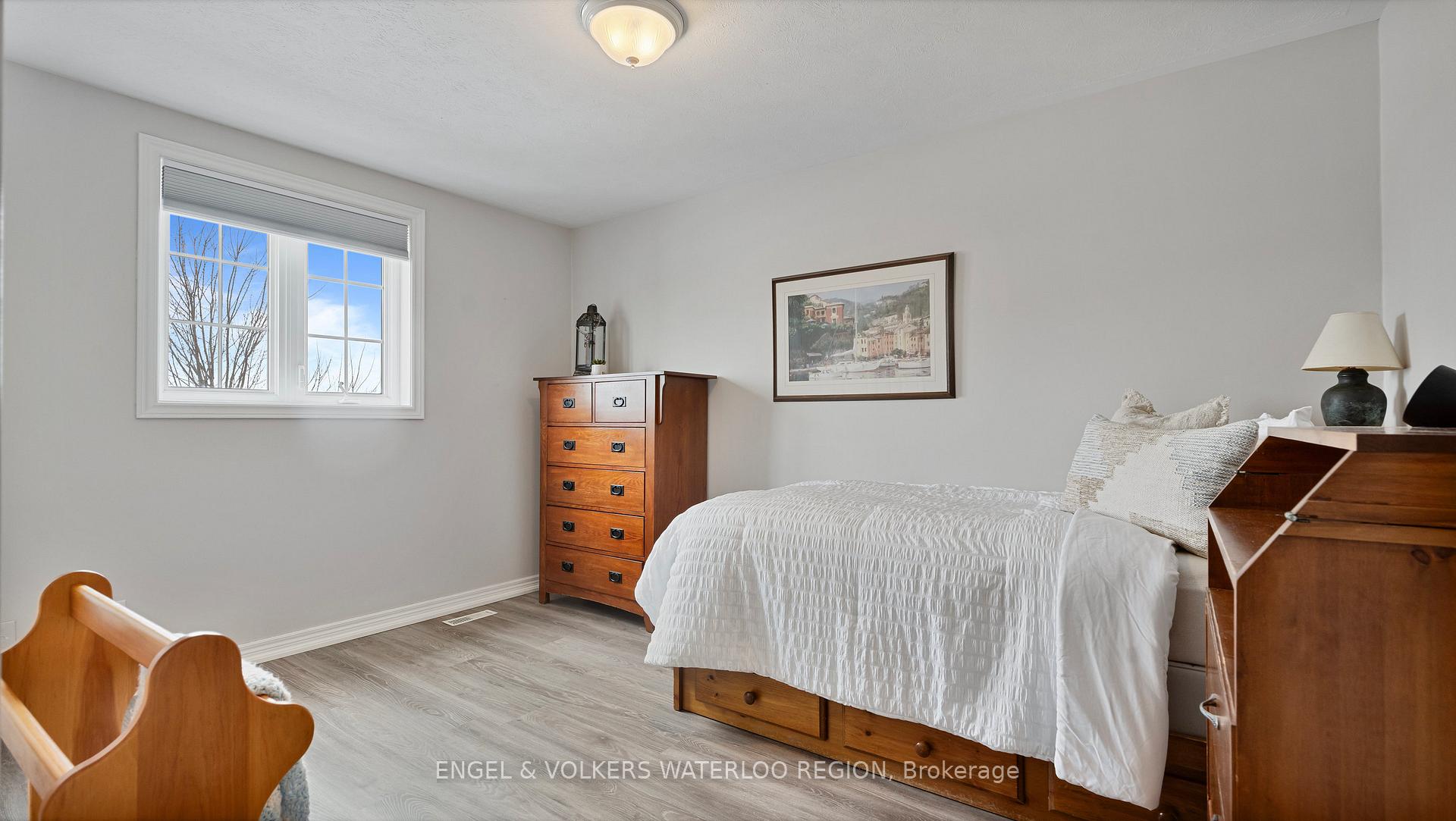 Photo 23 of 37 Russell Crescent, Brant, South Dumfries — HOMEH