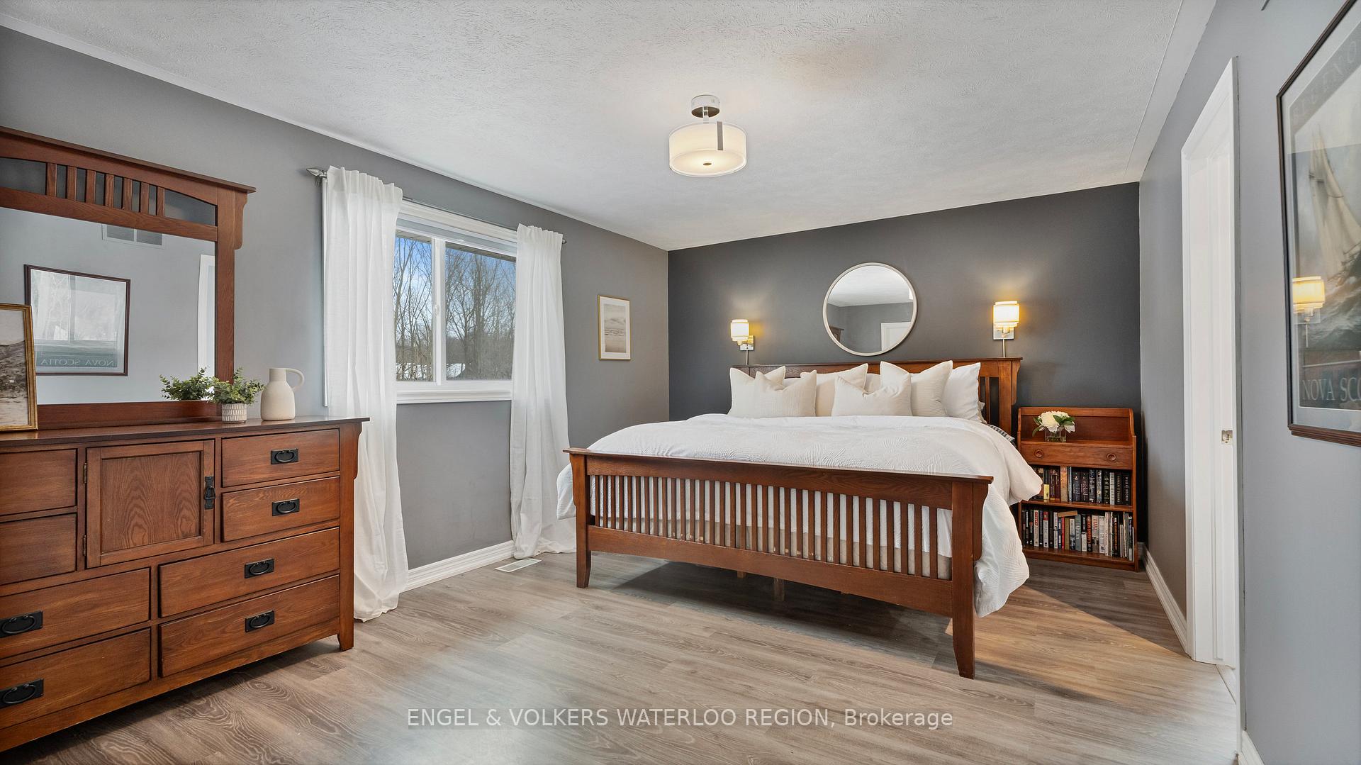 Photo 27 of 37 Russell Crescent, Brant, South Dumfries — HOMEH