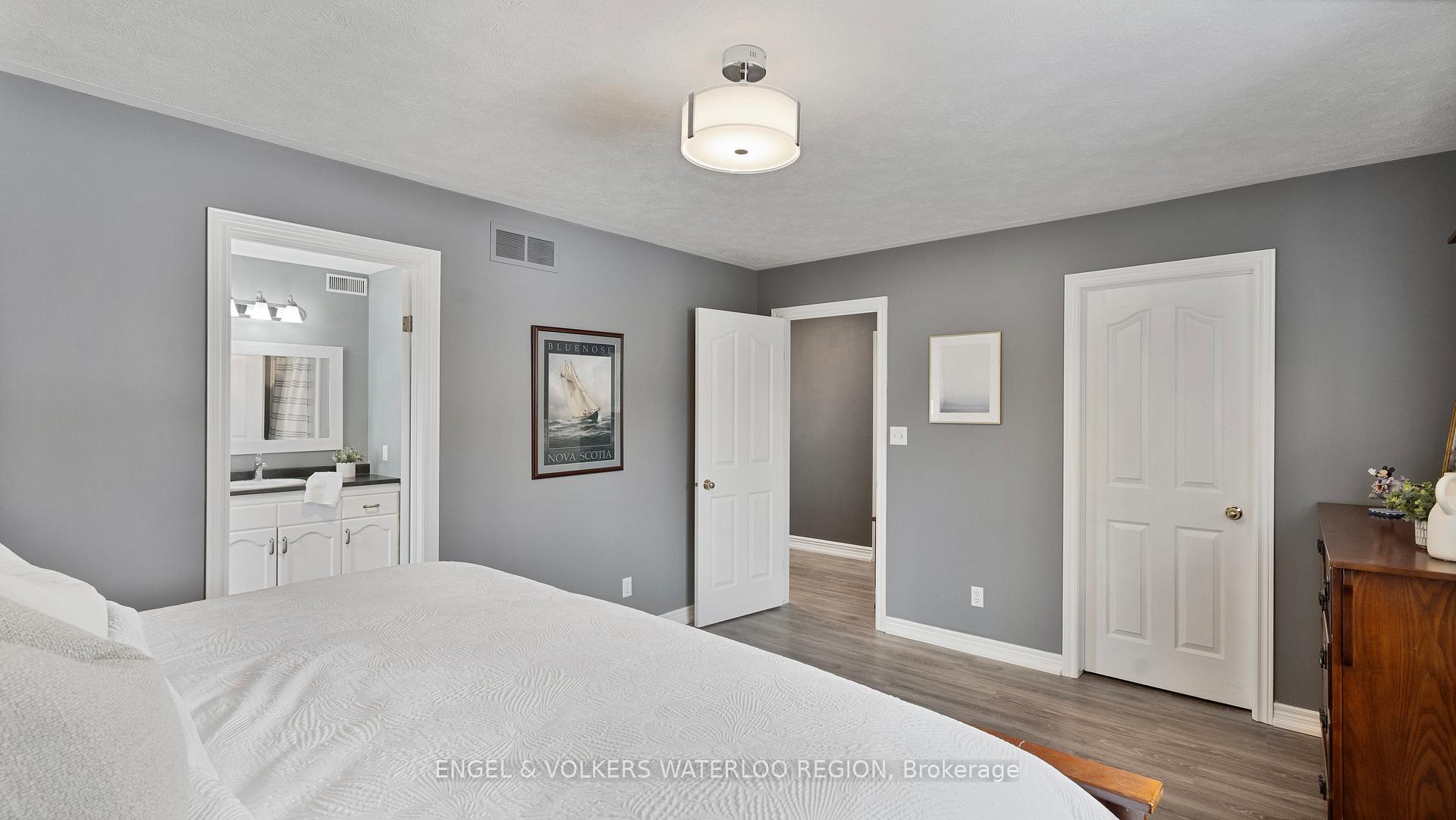 Photo 28 of 37 Russell Crescent, Brant, South Dumfries — HOMEH
