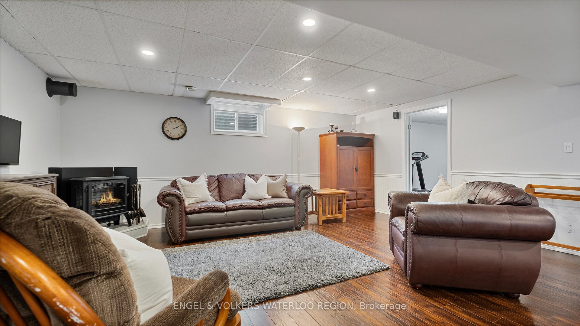 Photo 34 of 37 Russell Crescent, Brant, South Dumfries — HOMEH