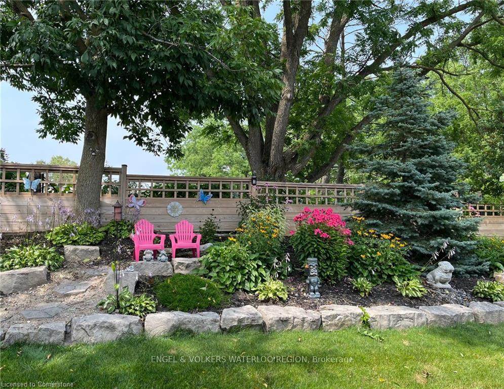 Photo 38 of 37 Russell Crescent, Brant, South Dumfries — HOMEH