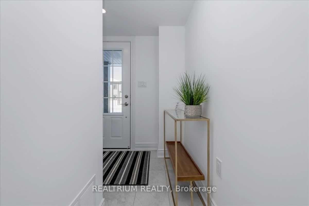 Photo 2 of 41 Kodiak Terrace, Barrie, Holly — HOMEH
