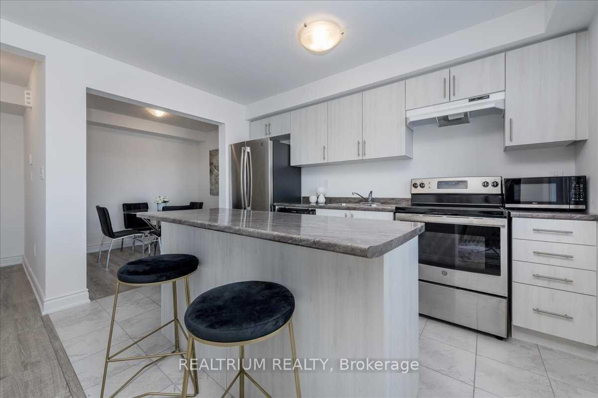 Photo 3 of 41 Kodiak Terrace, Barrie, Holly — HOMEH