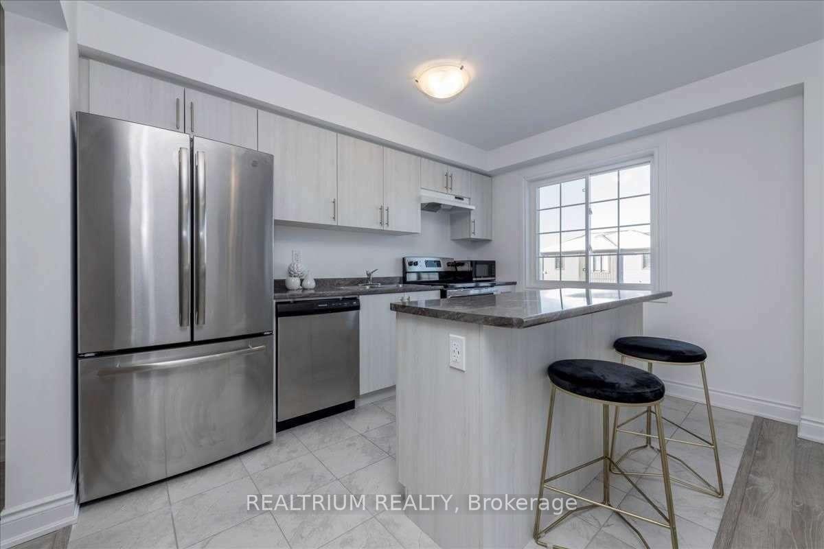Photo 4 of 41 Kodiak Terrace, Barrie, Holly — HOMEH