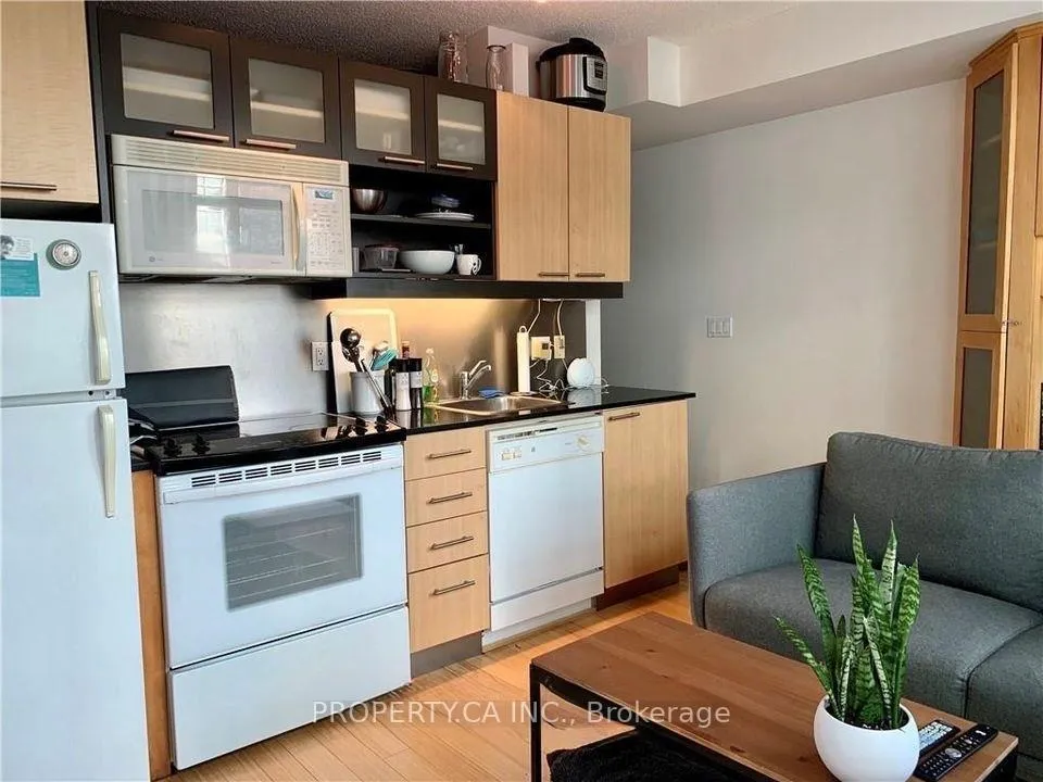 Photo 3 of Unit 531, 36 Blue Jays Way, Toronto, Waterfront Communities — HOMEH