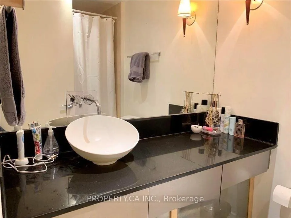 Photo 4 of Unit 531, 36 Blue Jays Way, Toronto, Waterfront Communities — HOMEH