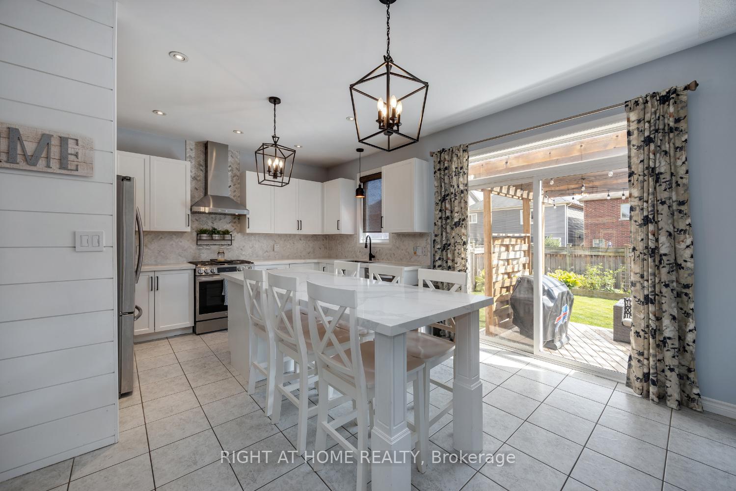 Photo 5 of 206 Ted Miller Crescent, Clarington, Bowmanville — HOMEH