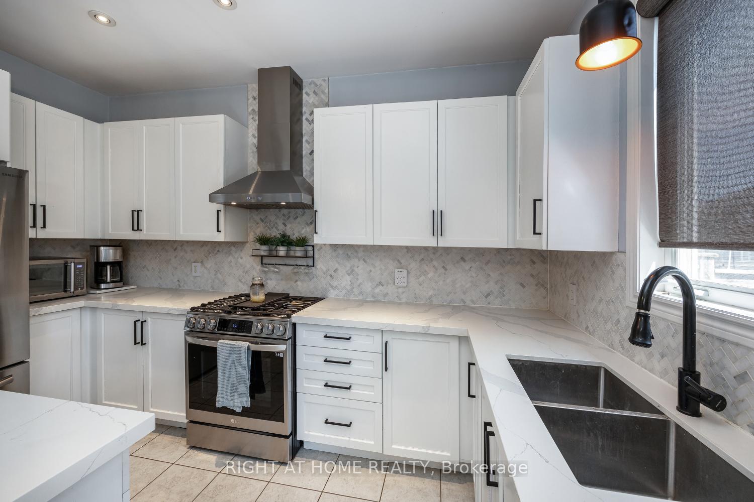 Photo 7 of 206 Ted Miller Crescent, Clarington, Bowmanville — HOMEH