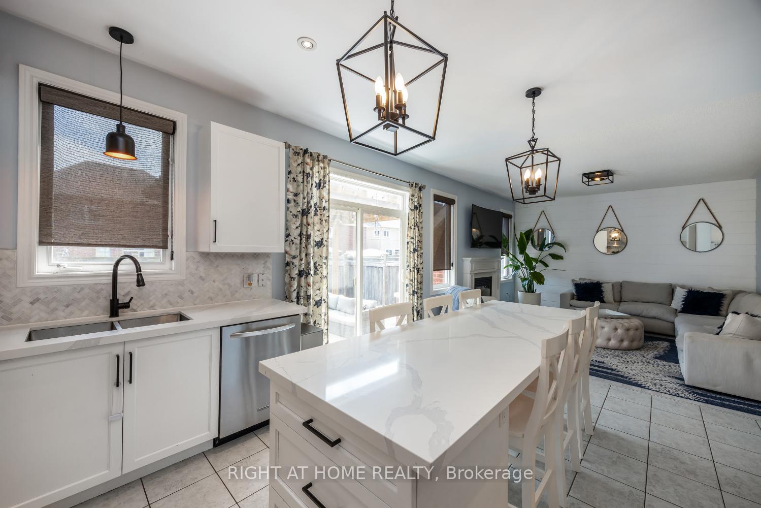 Photo 10 of 206 Ted Miller Crescent, Clarington, Bowmanville — HOMEH