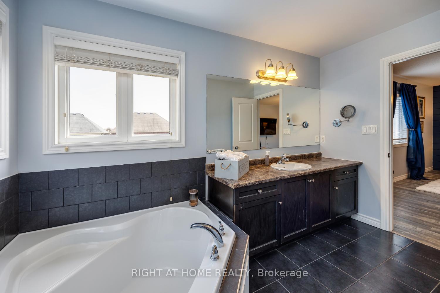 Photo 22 of 206 Ted Miller Crescent, Clarington, Bowmanville — HOMEH