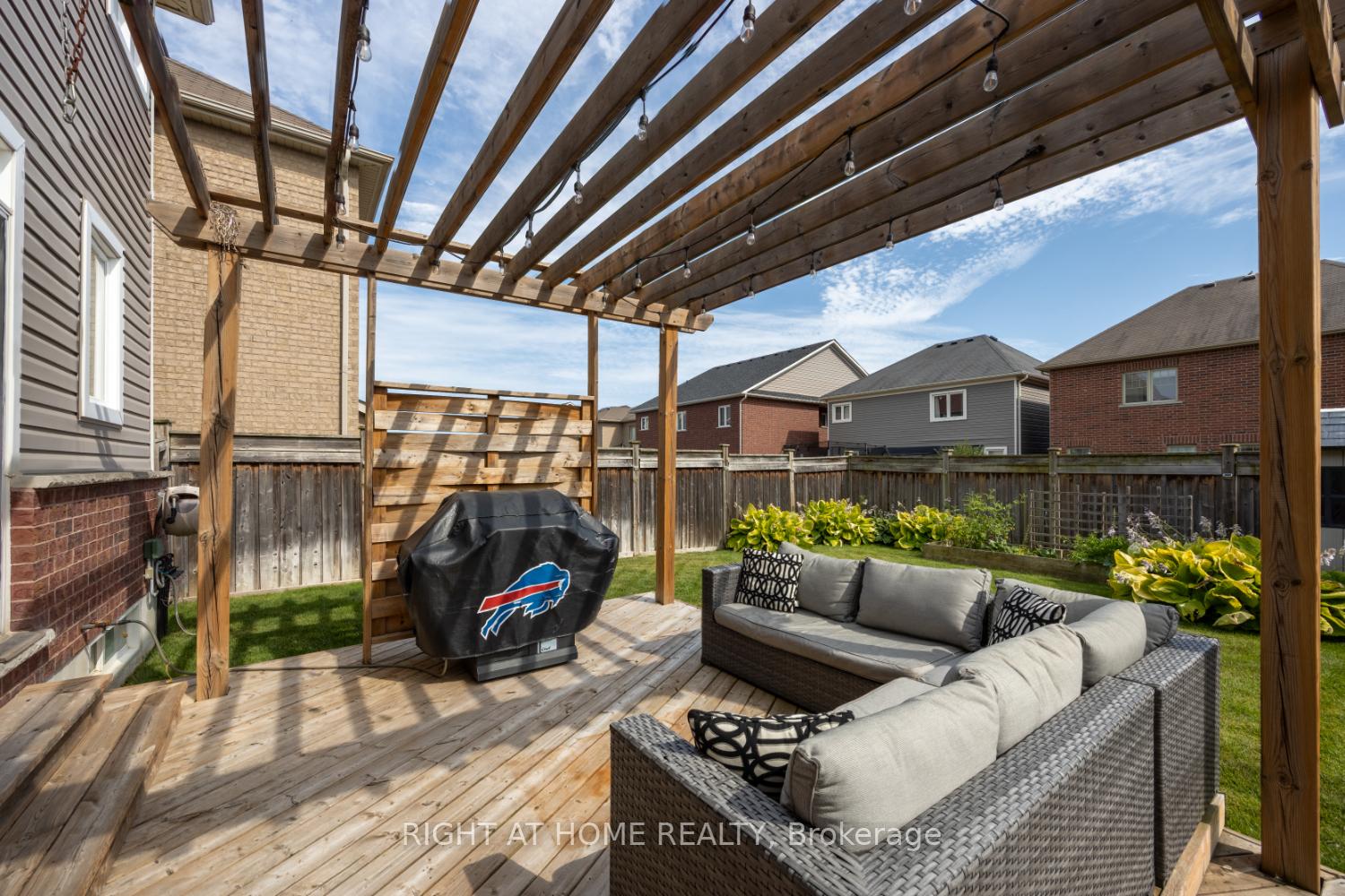 Photo 37 of 206 Ted Miller Crescent, Clarington, Bowmanville — HOMEH
