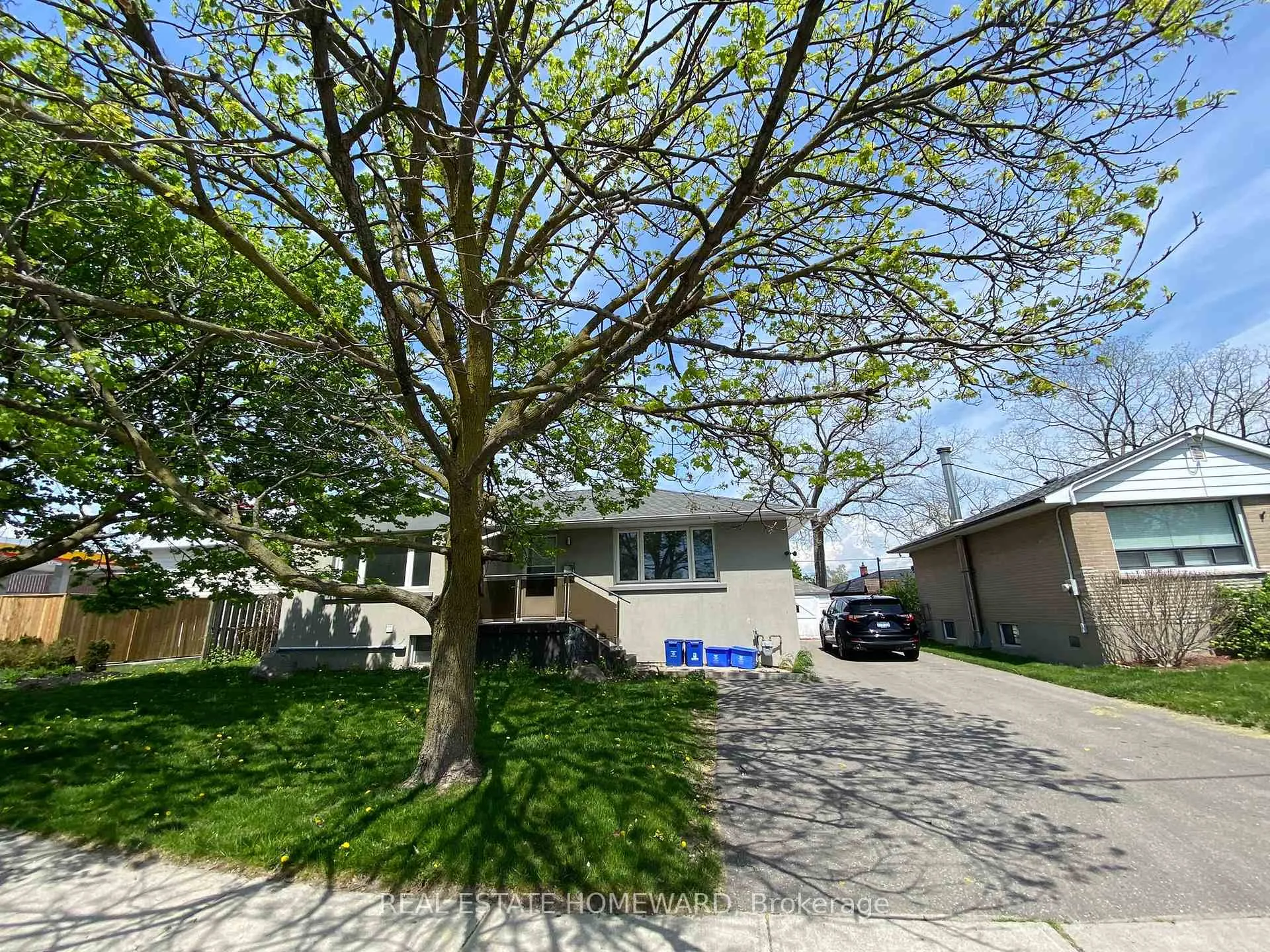 Front of Unit Main, 1049 Simcoe Street S