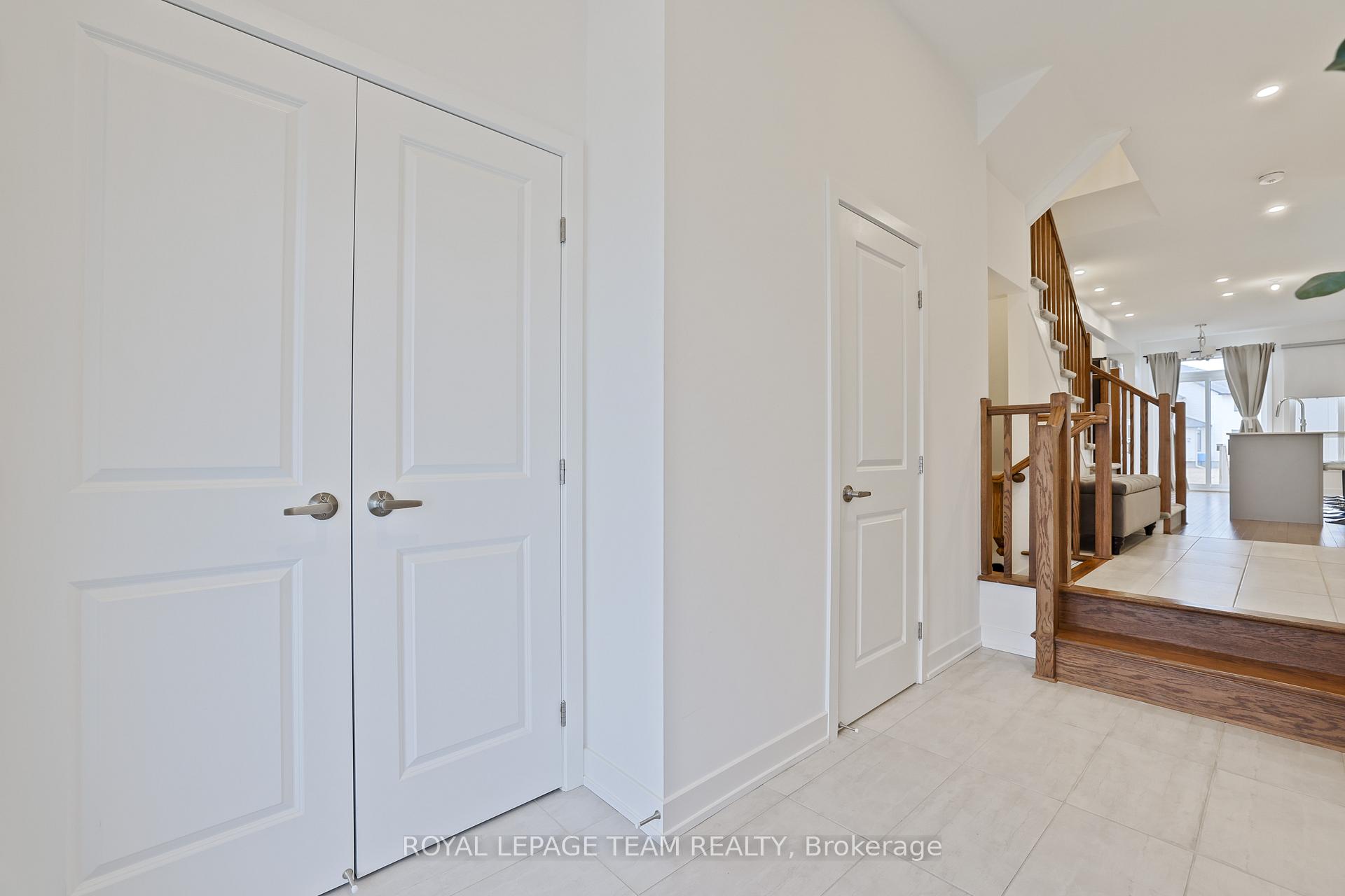 Photo 3 of 4017 Jockvale Road, Ottawa, Barrhaven - Heritage Park — HOMEH