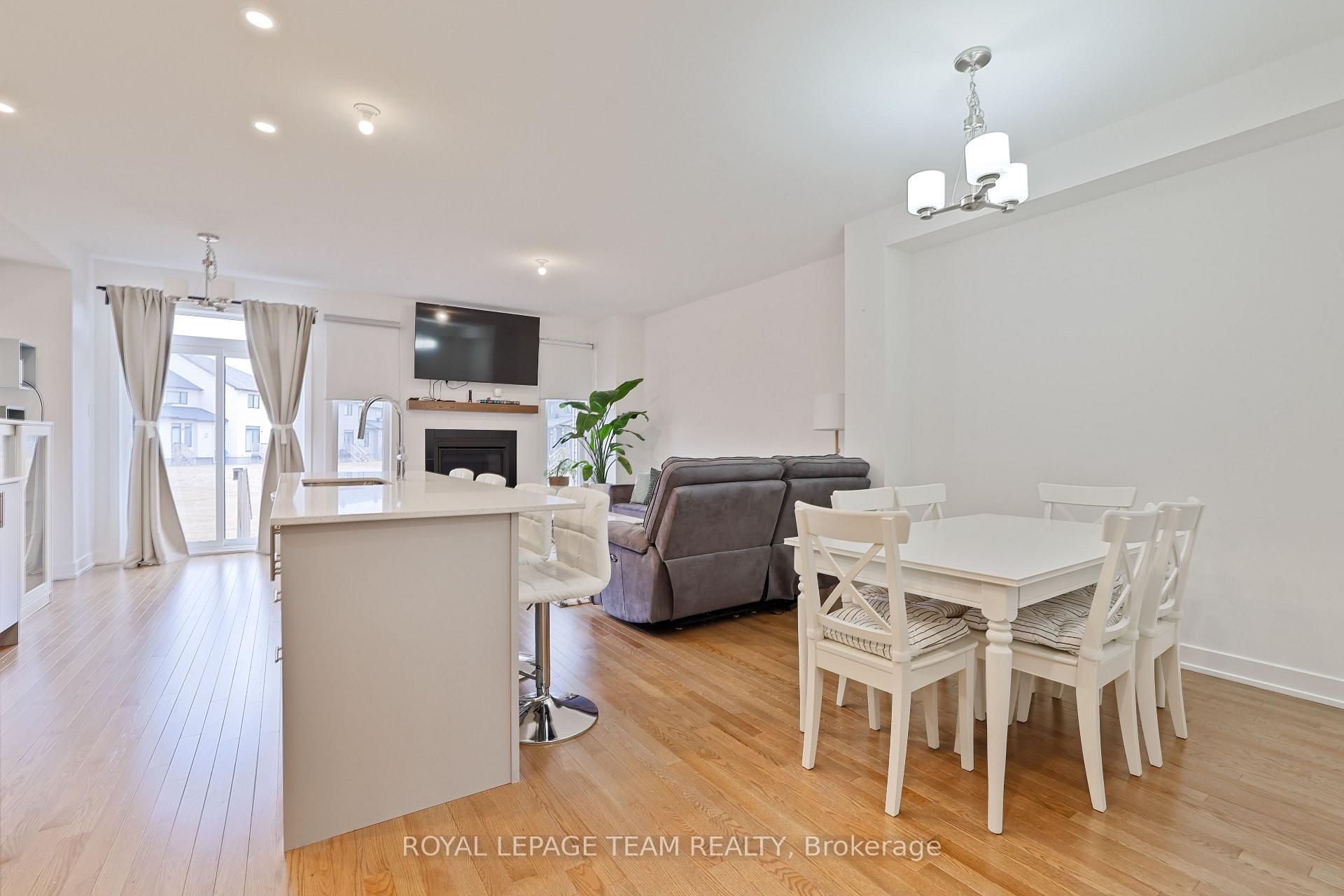 Photo 7 of 4017 Jockvale Road, Ottawa, Barrhaven - Heritage Park — HOMEH