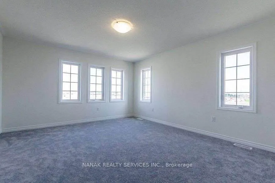 Photo 4 of 583 Queen Mary Drive, Brampton, Northwest Brampton — HOMEH