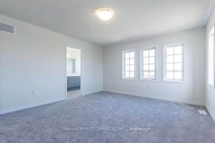 Photo 6 of 583 Queen Mary Drive, Brampton, Northwest Brampton — HOMEH