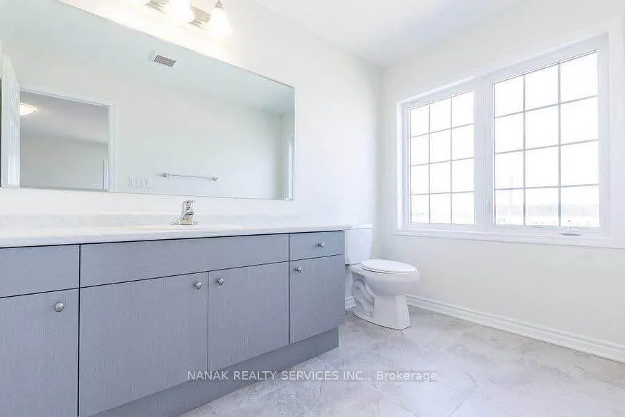 Photo 10 of 583 Queen Mary Drive, Brampton, Northwest Brampton — HOMEH