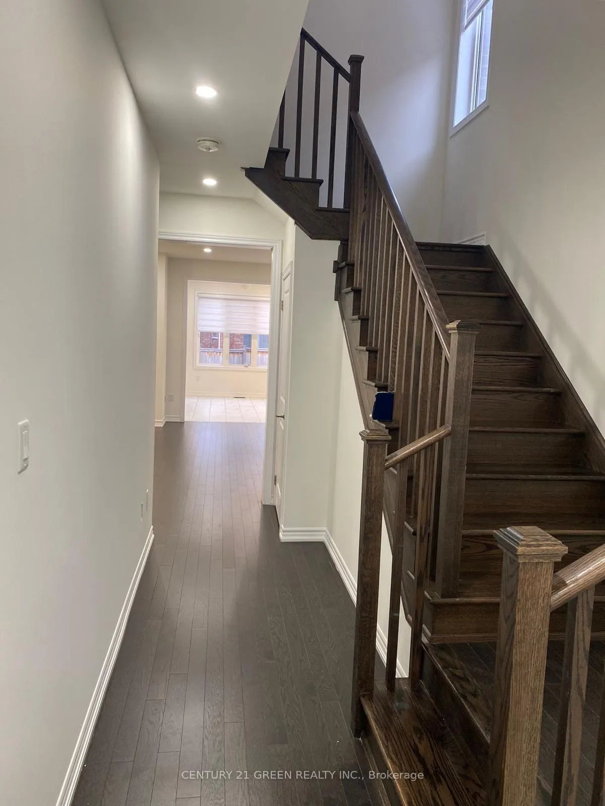 Photo 3 of 48 Coho Drive, Whitby, Lynde Creek — HOMEH