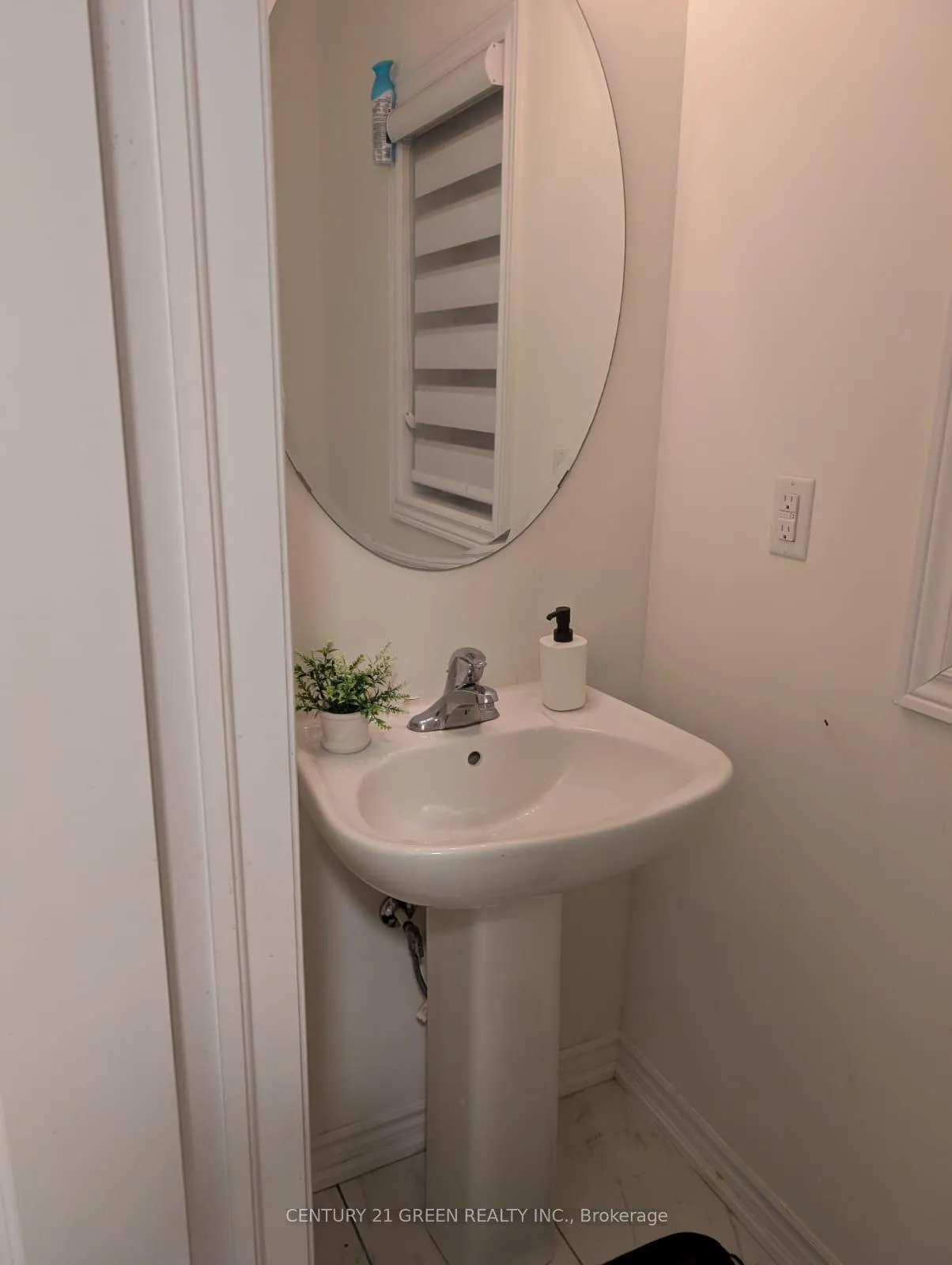 Photo 5 of 48 Coho Drive, Whitby, Lynde Creek — HOMEH