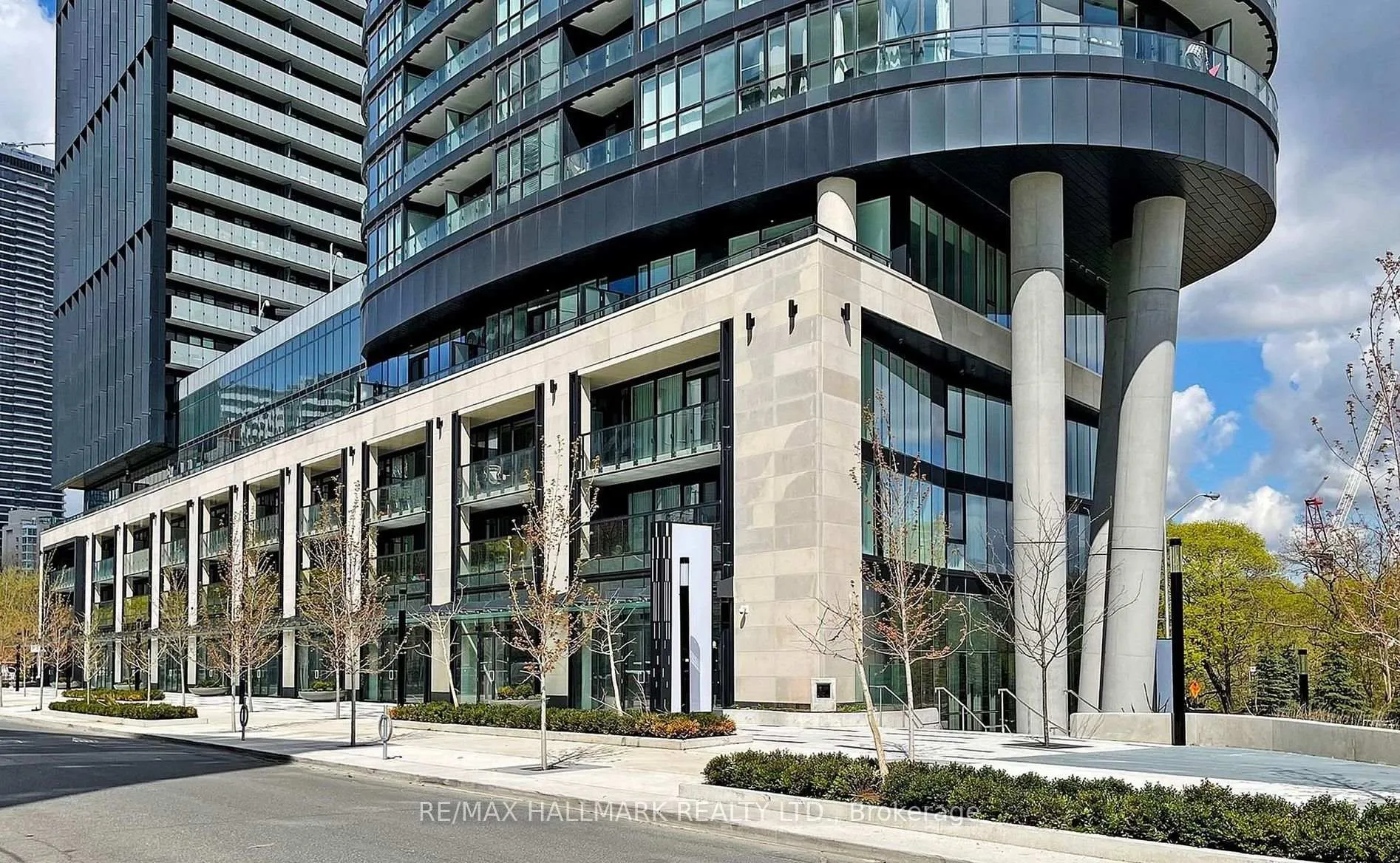 Front of Unit 2618, 585 Bloor Street E