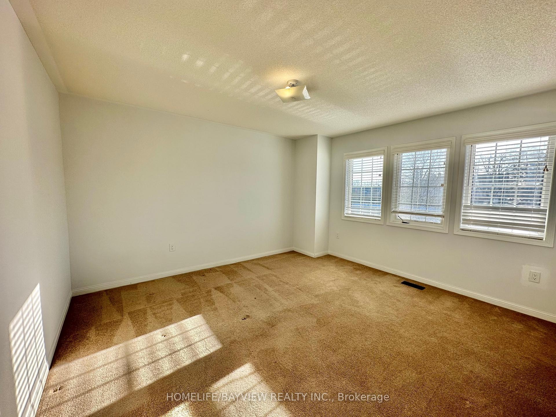 Photo 14 of 136 Bruce Cameron Drive, Clarington, Bowmanville — HOMEH