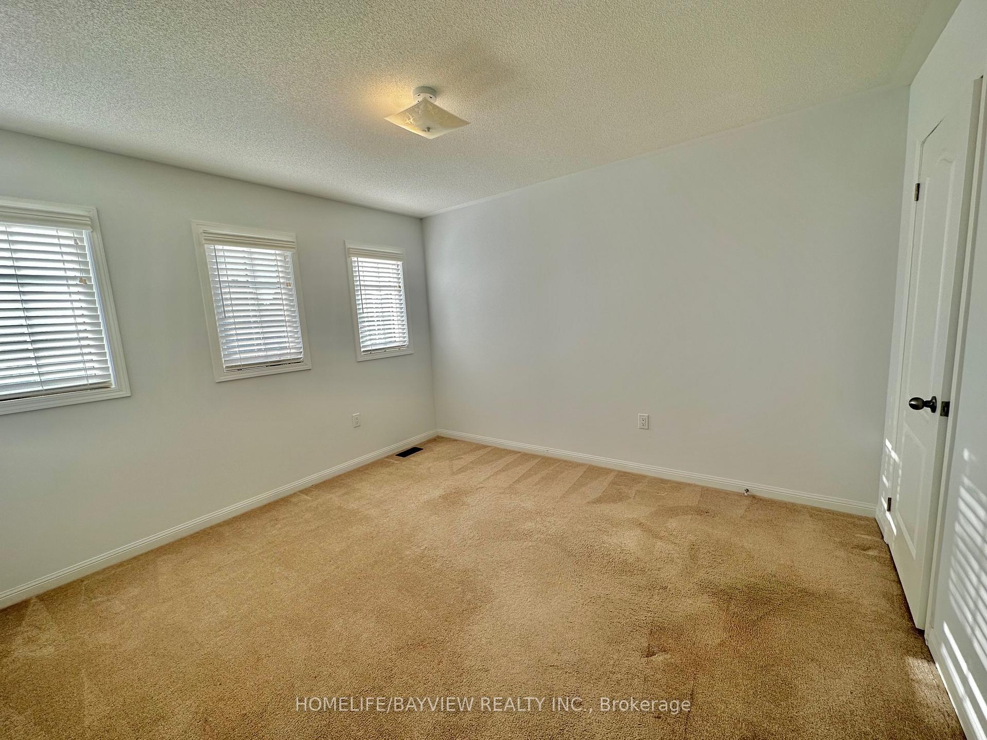 Photo 15 of 136 Bruce Cameron Drive, Clarington, Bowmanville — HOMEH