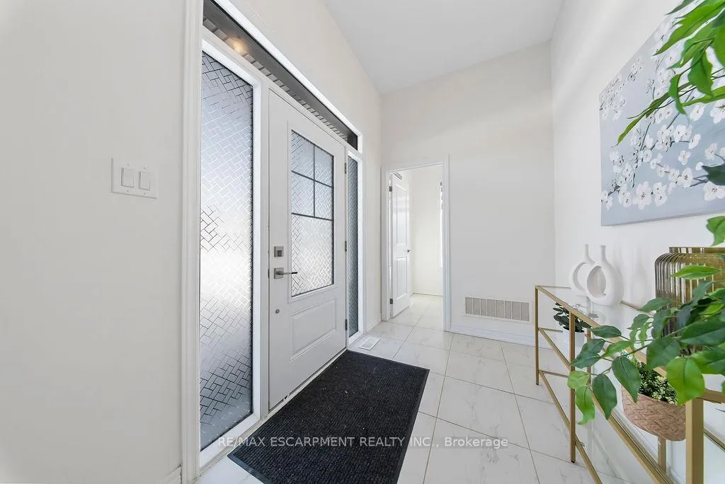 Photo 5 of 175 Blackbird Way, Hamilton, Mount Hope — HOMEH