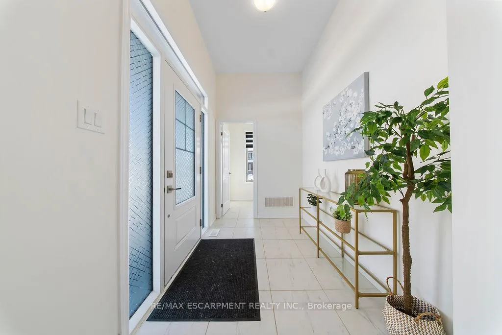 Photo 6 of 175 Blackbird Way, Hamilton, Mount Hope — HOMEH